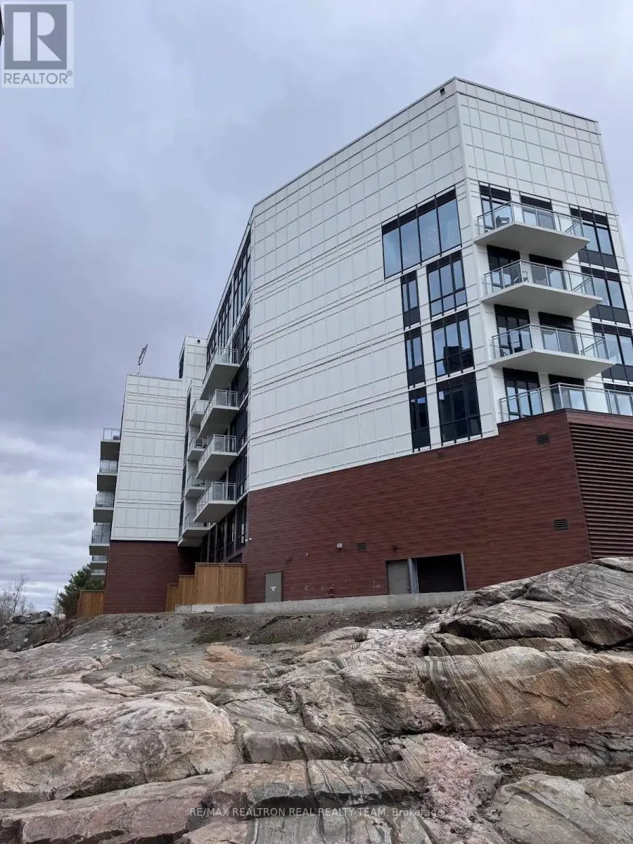 418 - 100 CARRICK TRAIL