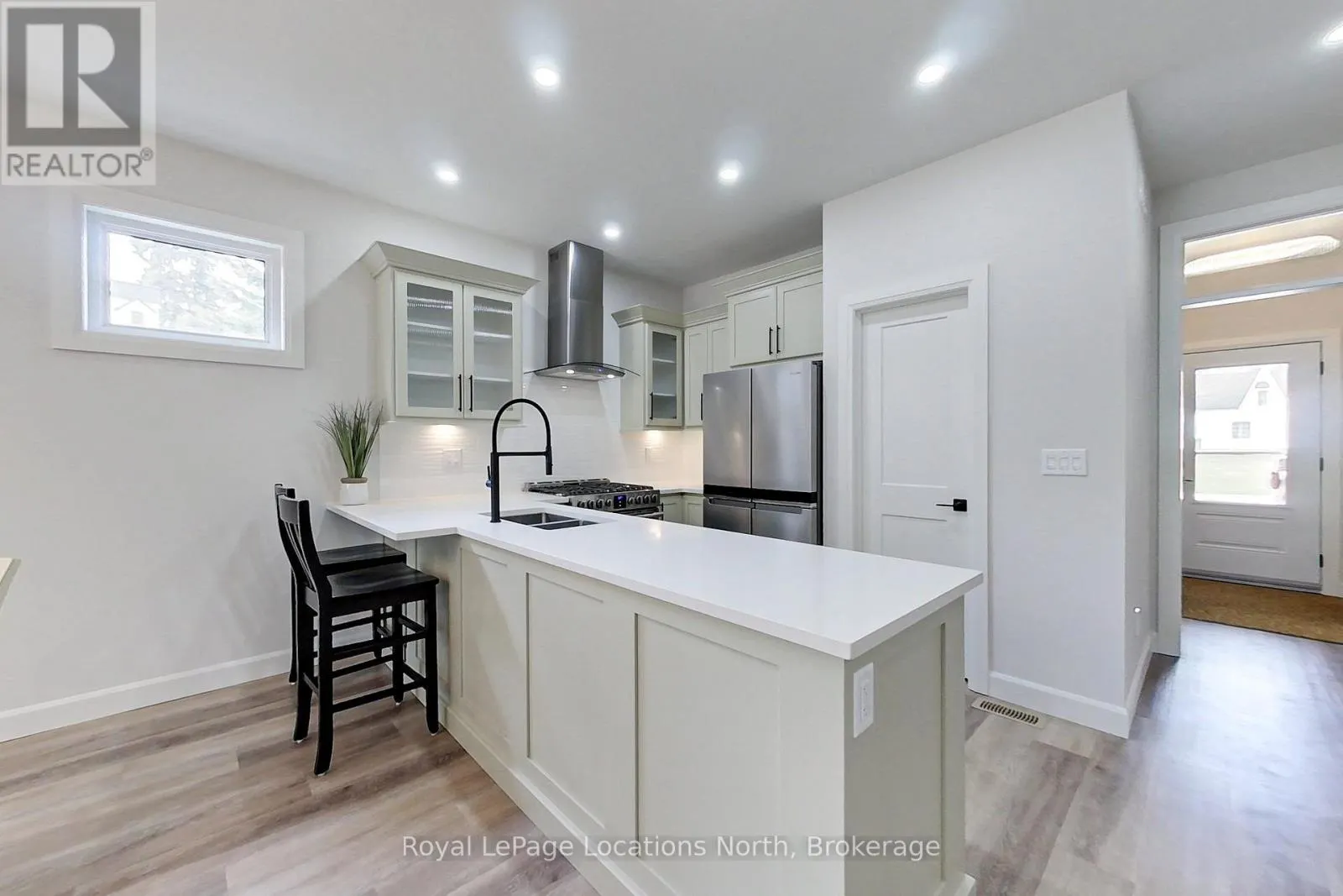 145 BOUCHER STREET E