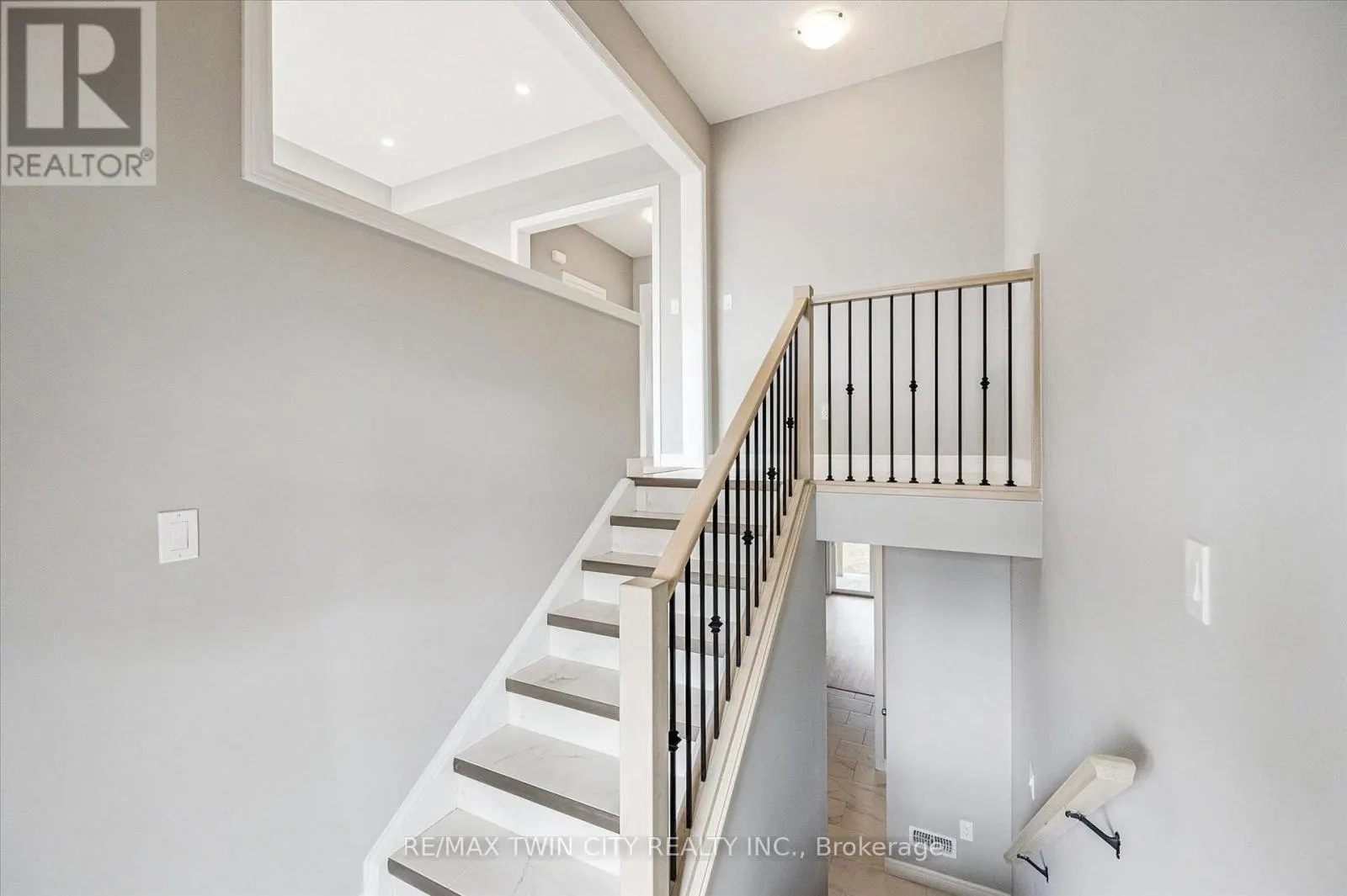27 SORA LANE