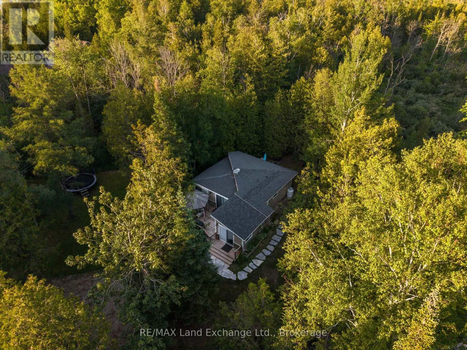 18 HICKS LANE N