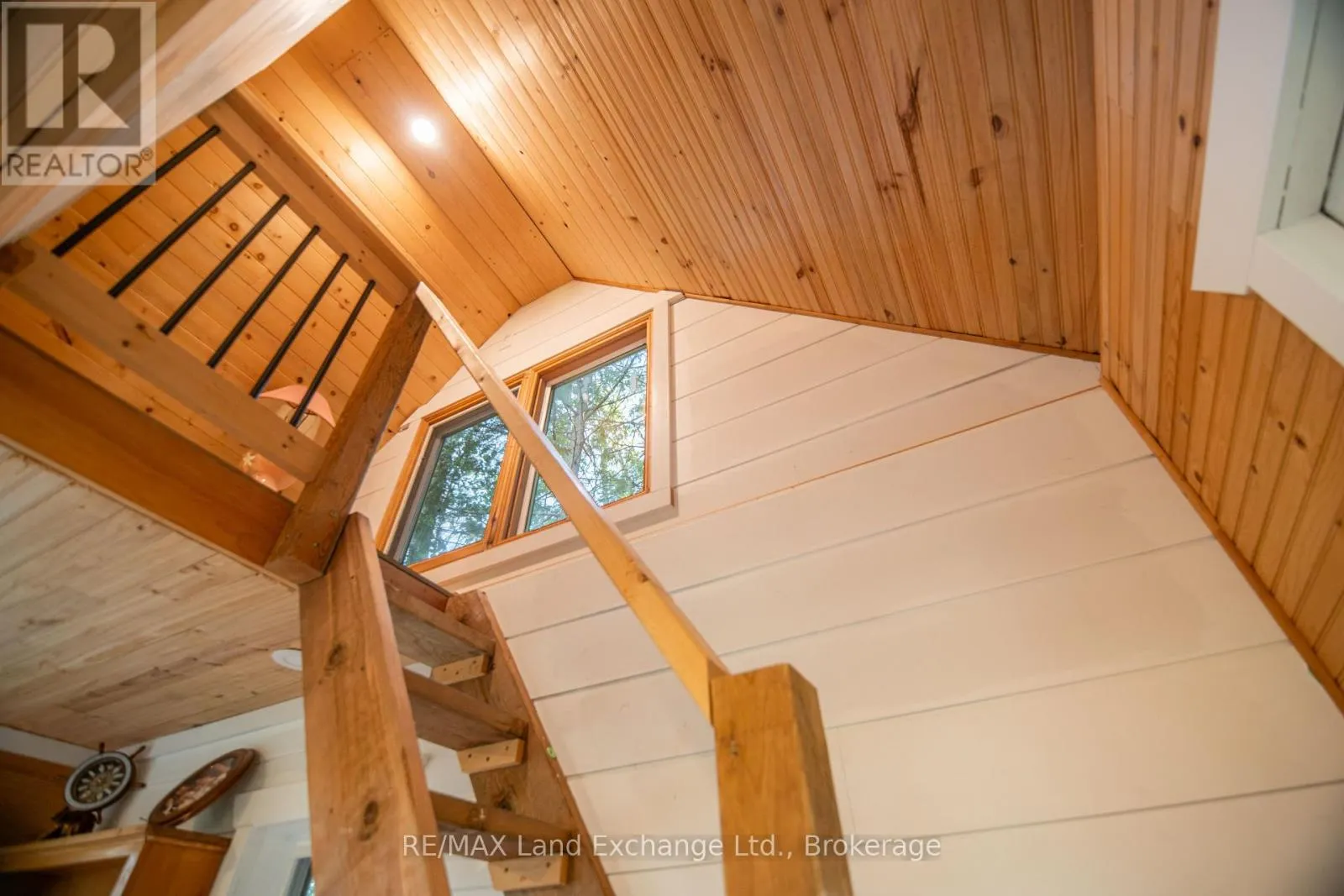 18 HICKS LANE N