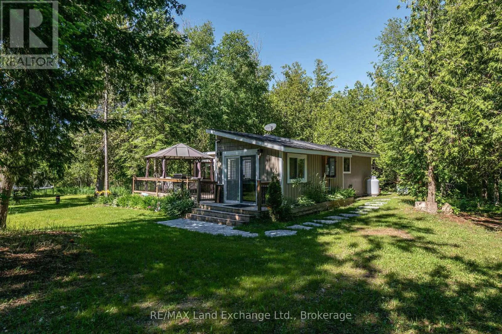 18 HICKS LANE N