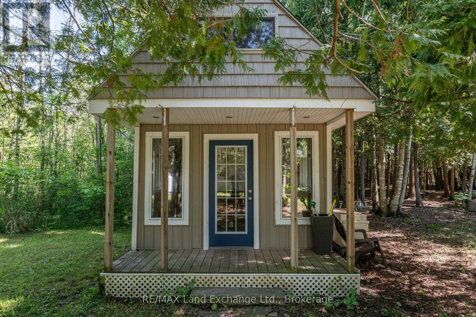 18 HICKS LANE N