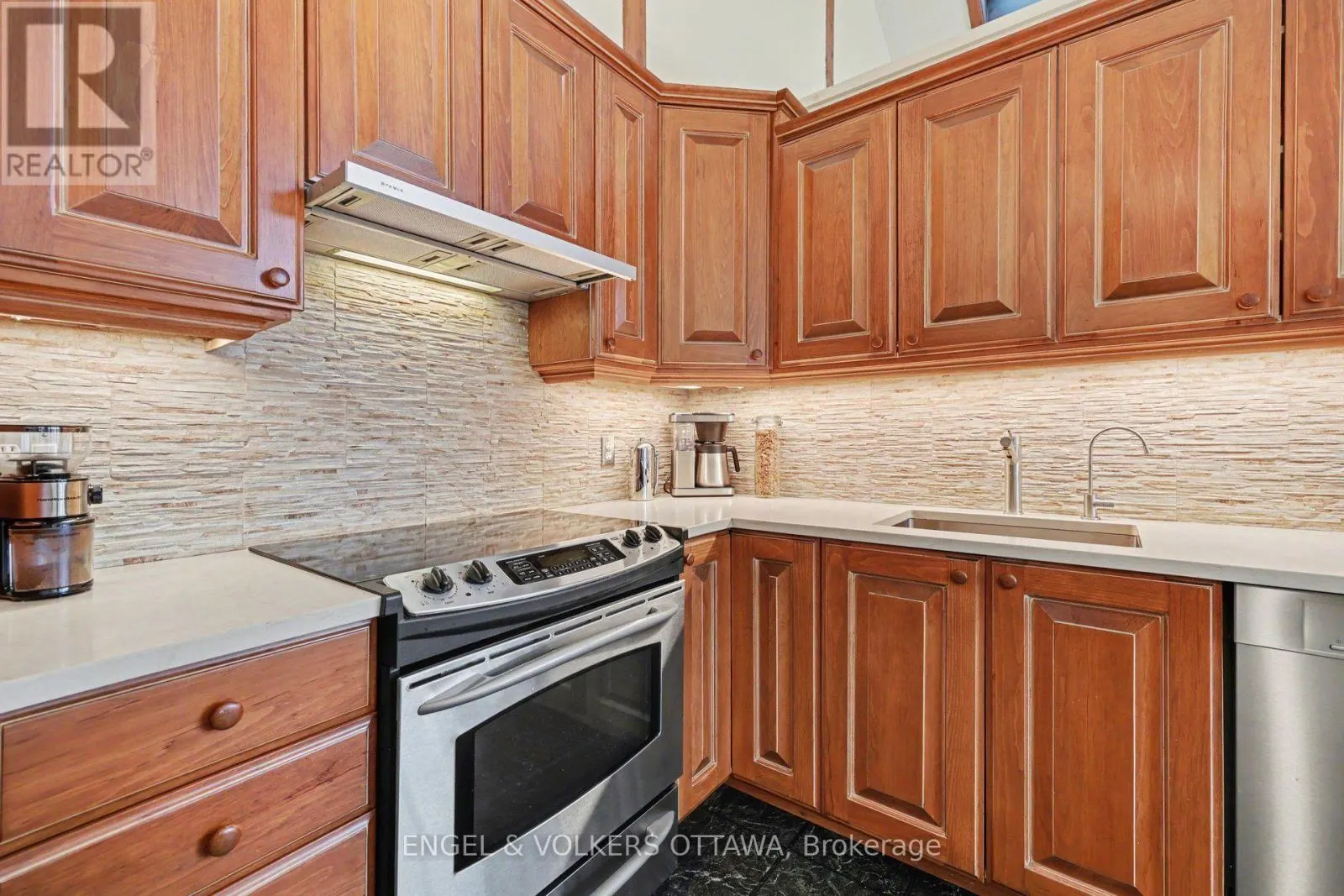 4637 NORTHWOODS DRIVE