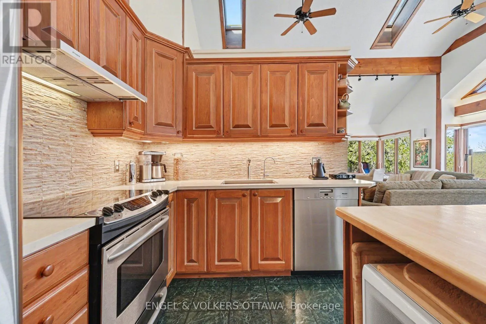 4637 NORTHWOODS DRIVE