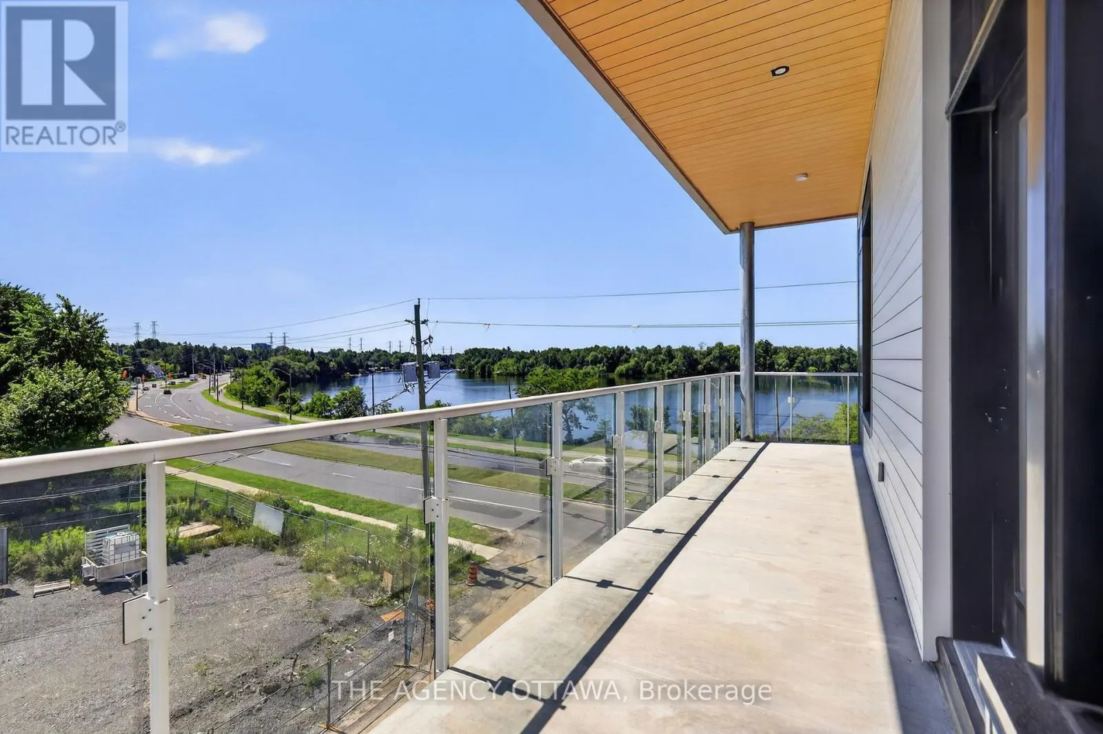 304 - 3085 RIVERSIDE DRIVE