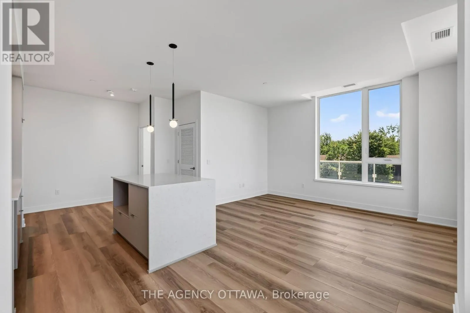 304 - 3085 RIVERSIDE DRIVE