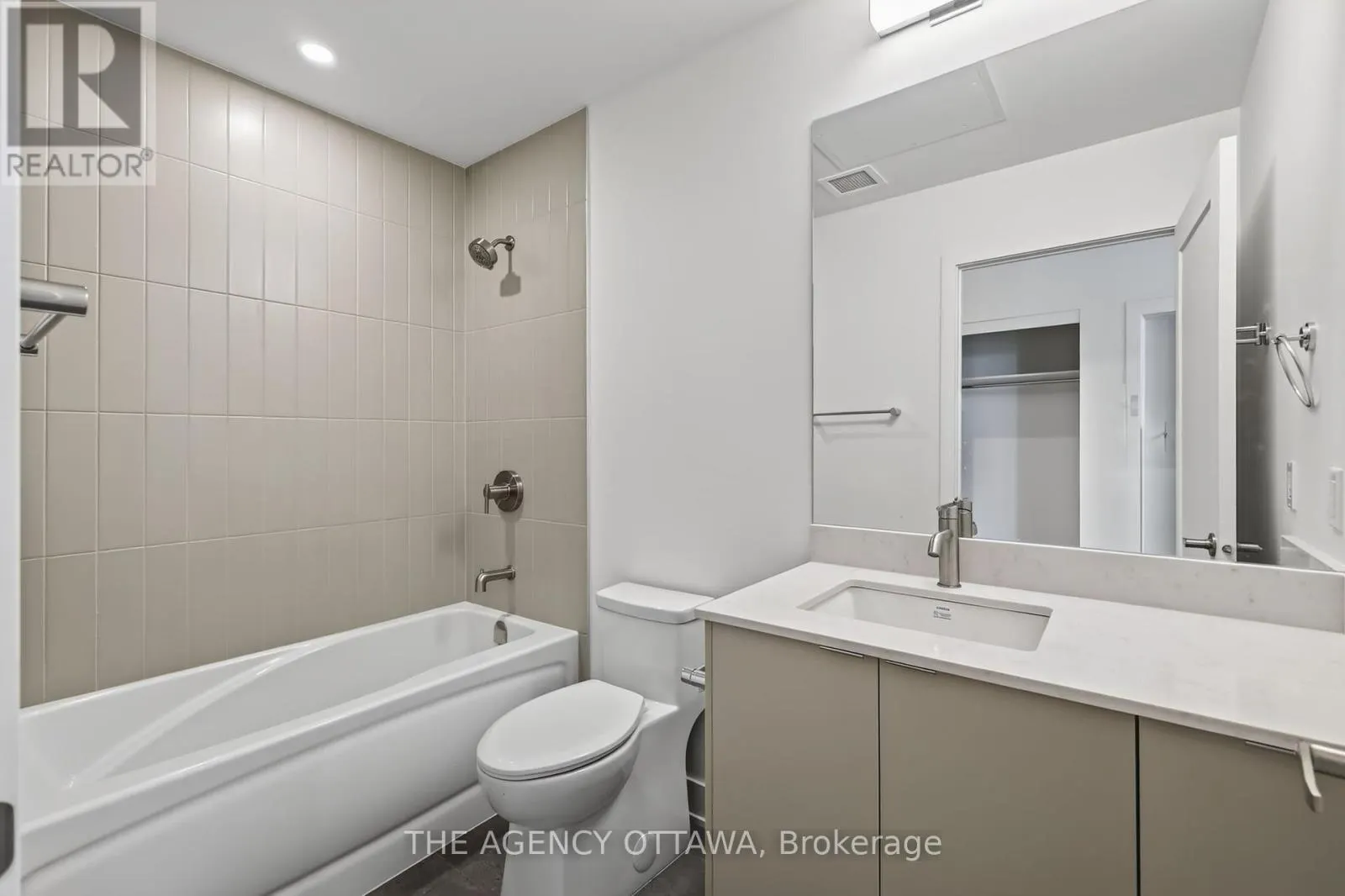 304 - 3085 RIVERSIDE DRIVE