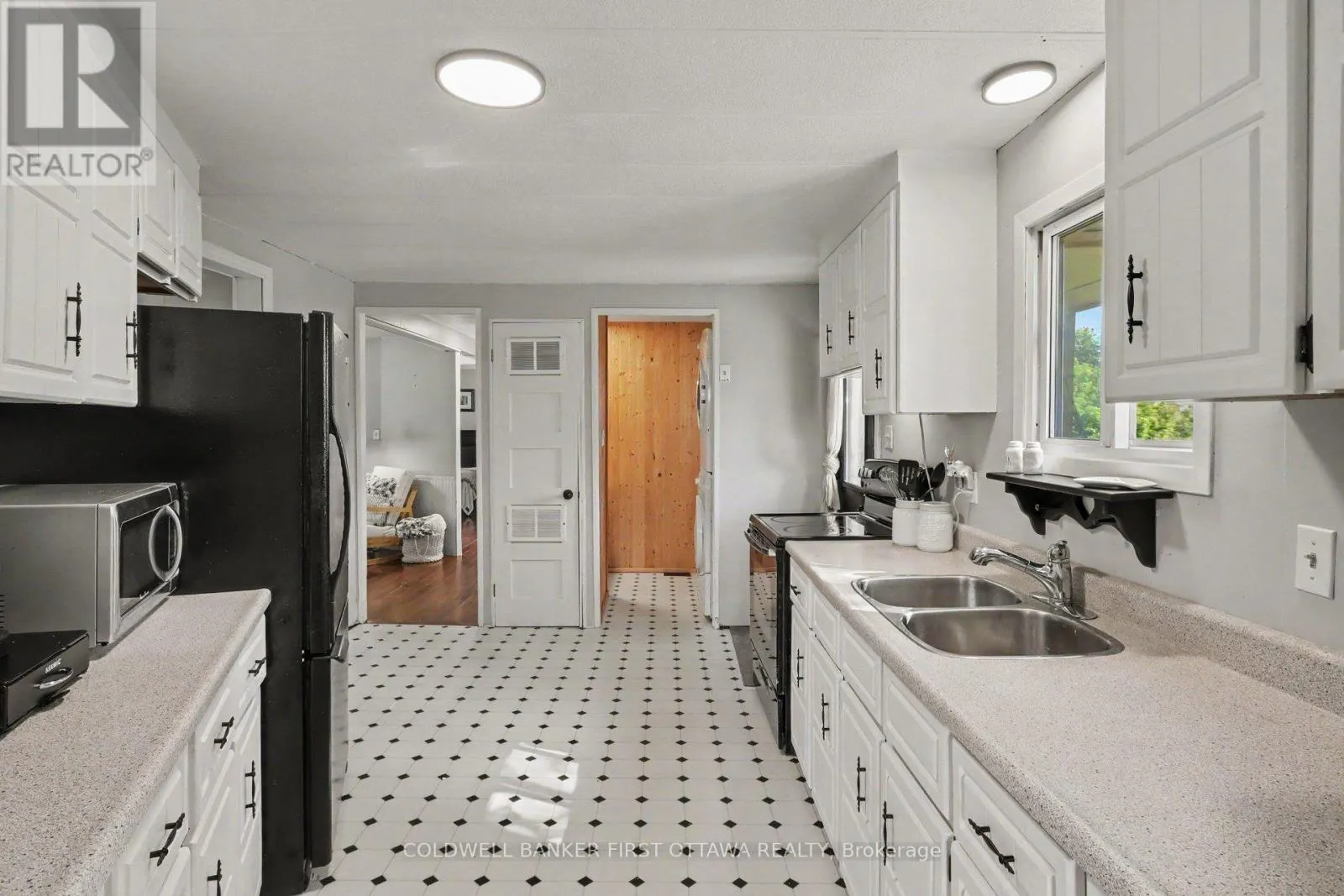 17 BRIDLE PATH