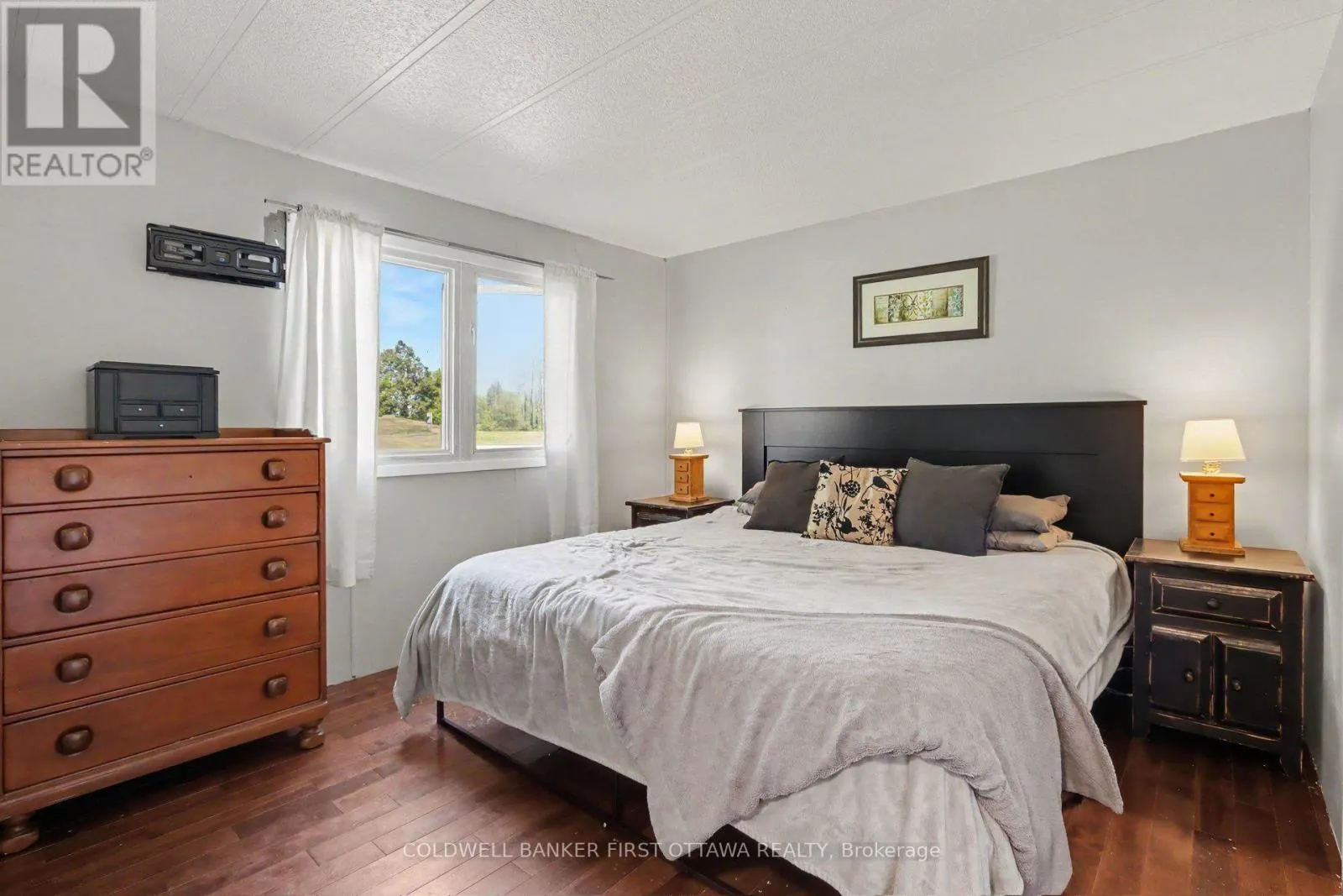 17 BRIDLE PATH