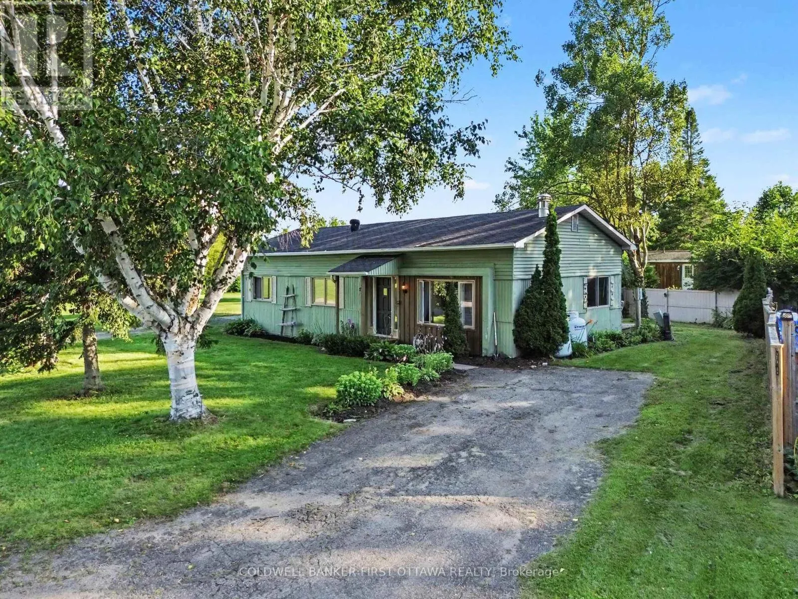 17 BRIDLE PATH