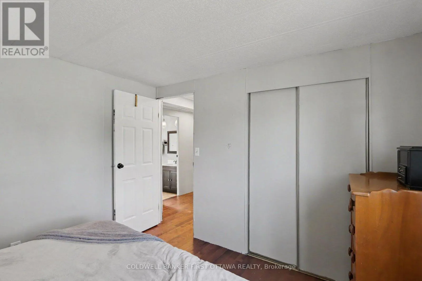 17 BRIDLE PATH