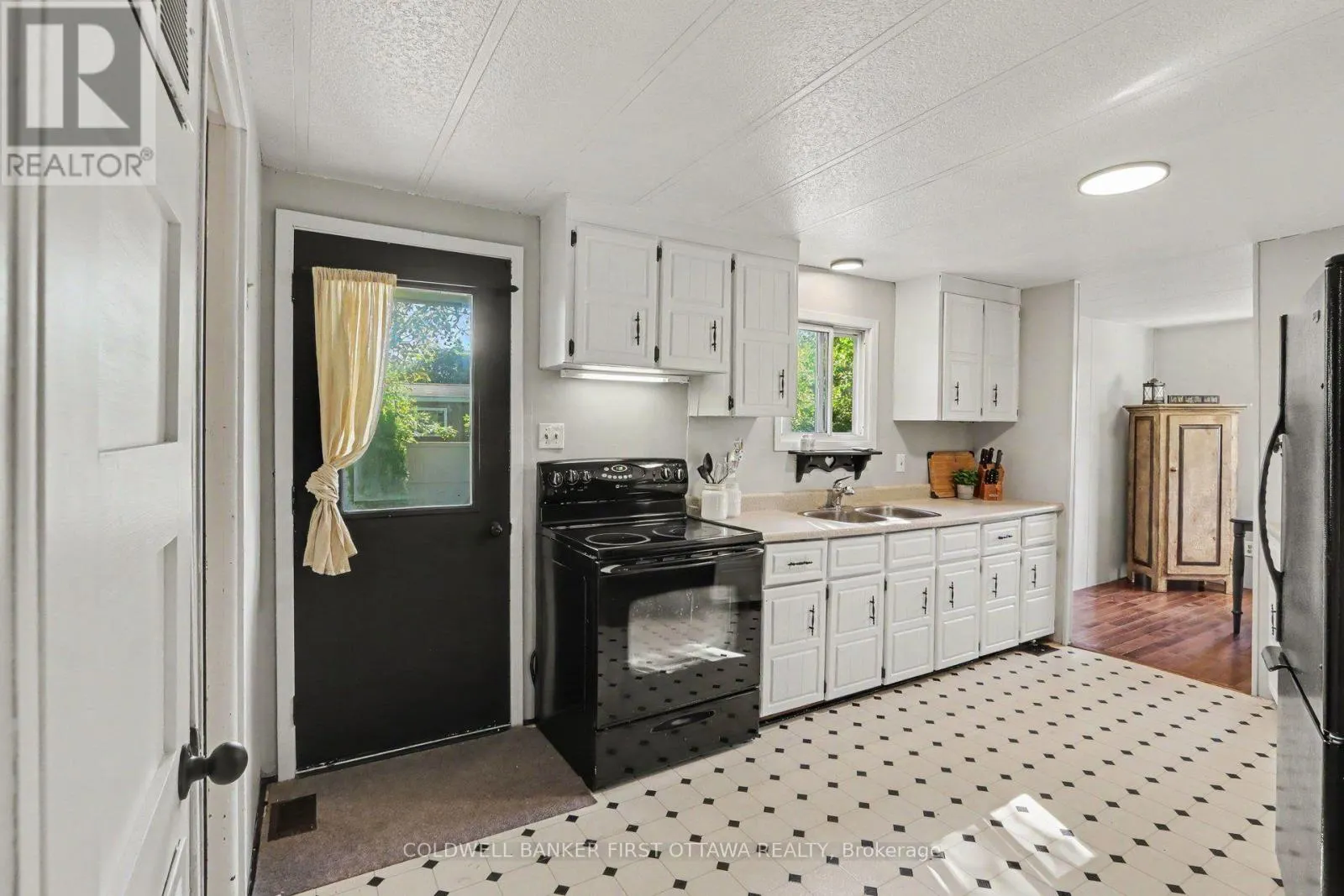 17 BRIDLE PATH