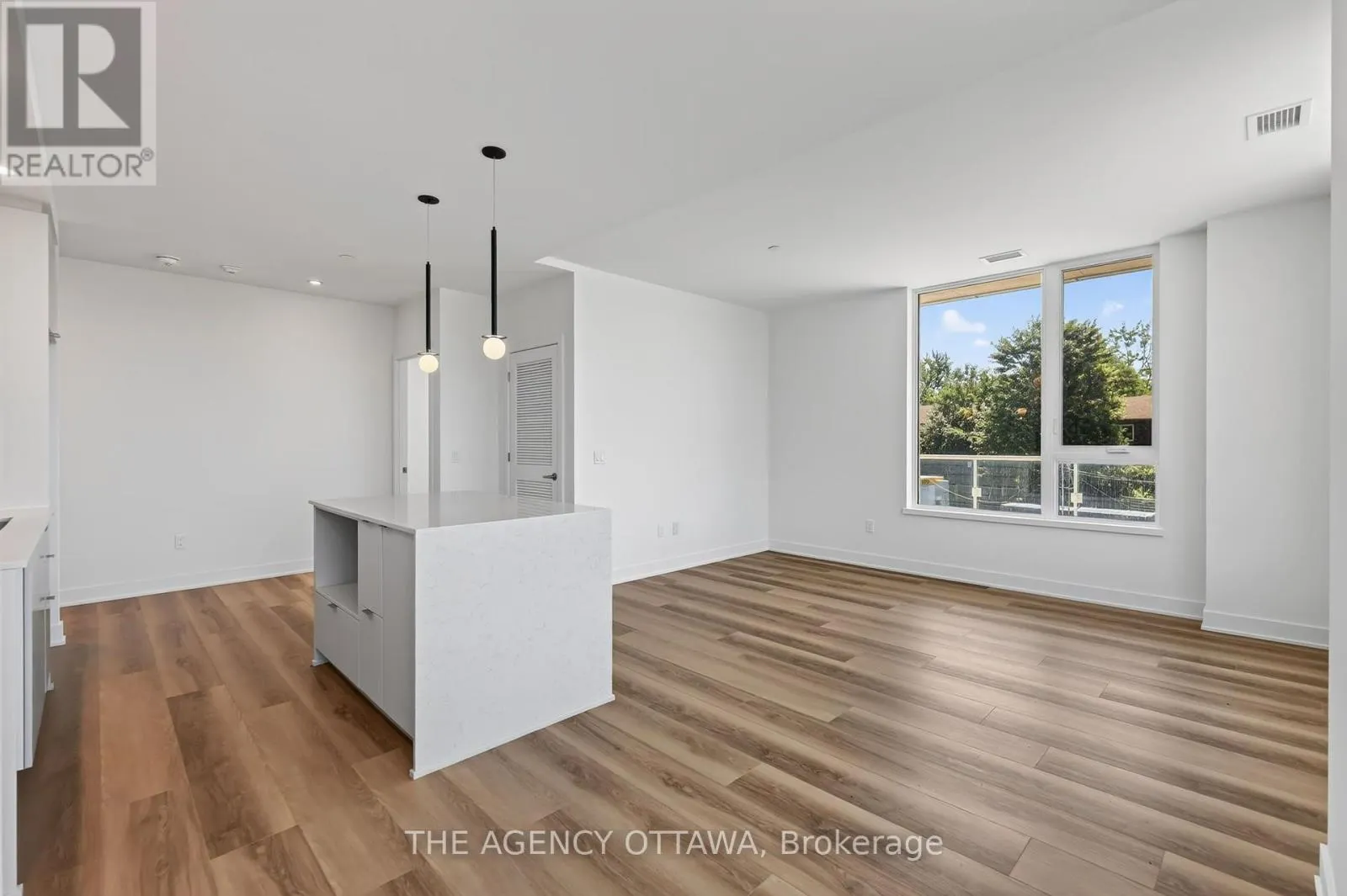 204 - 3085 RIVERSIDE DRIVE