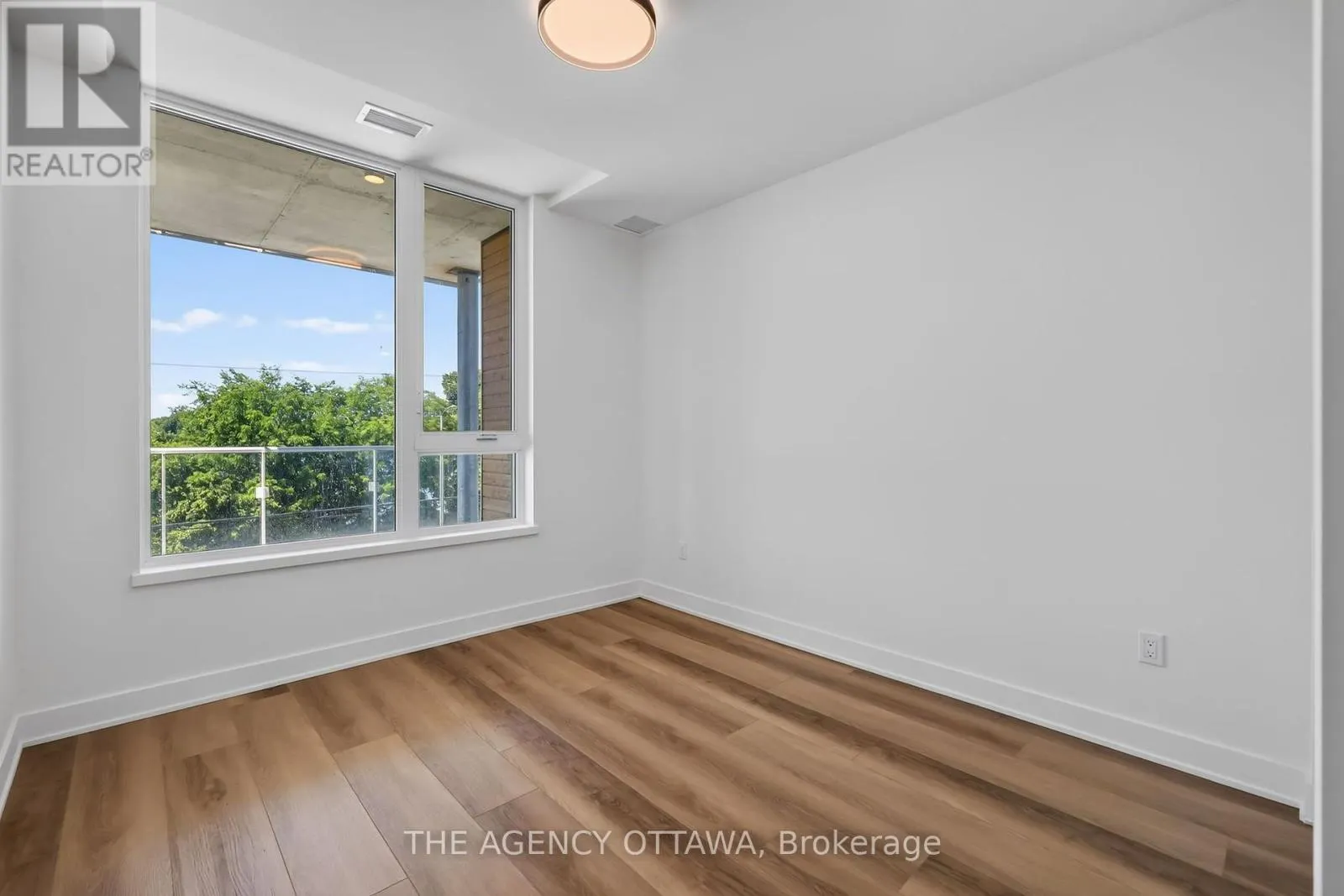 204 - 3085 RIVERSIDE DRIVE