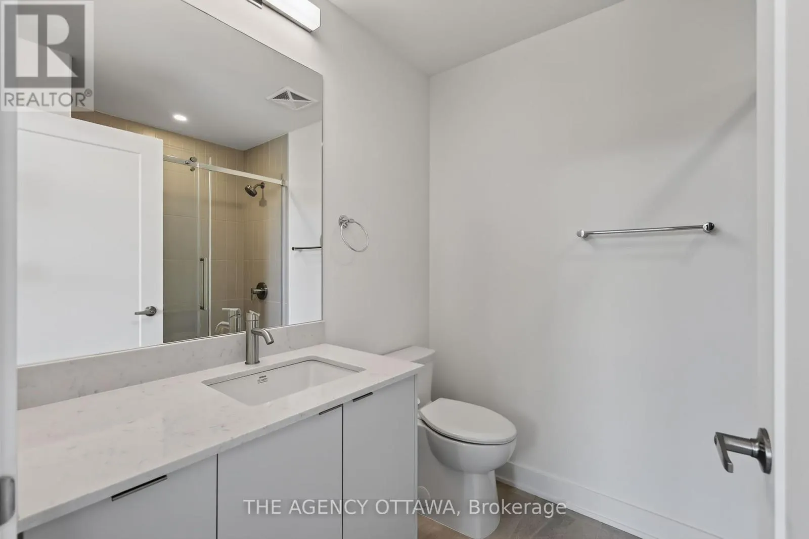 204 - 3085 RIVERSIDE DRIVE