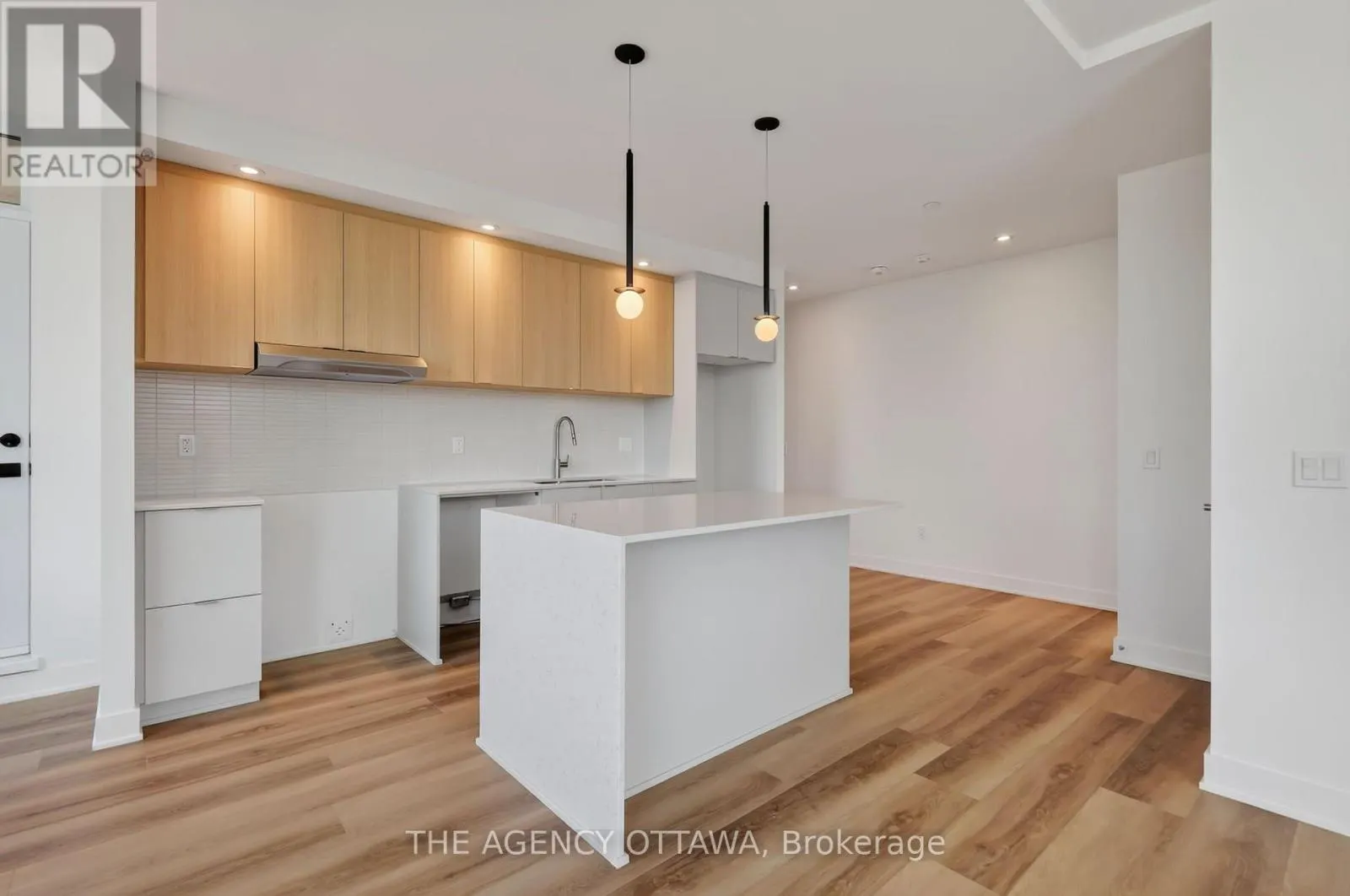 204 - 3085 RIVERSIDE DRIVE