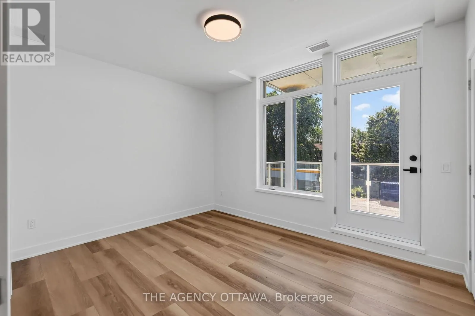 204 - 3085 RIVERSIDE DRIVE