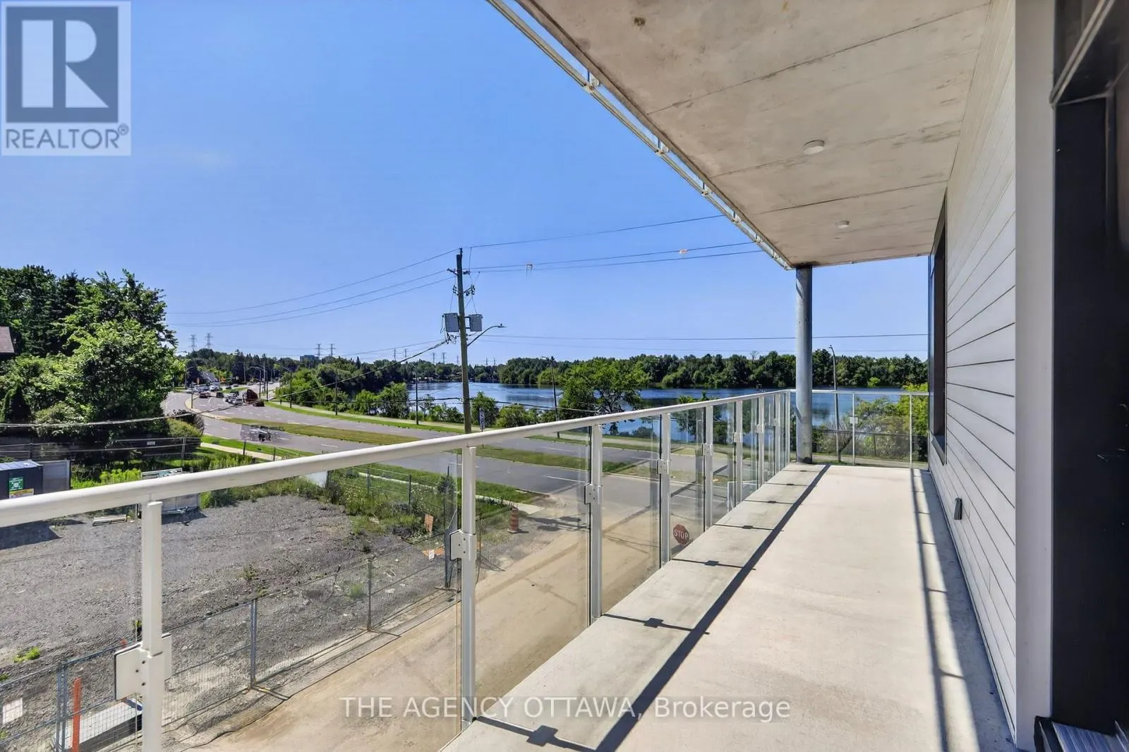 204 - 3085 RIVERSIDE DRIVE