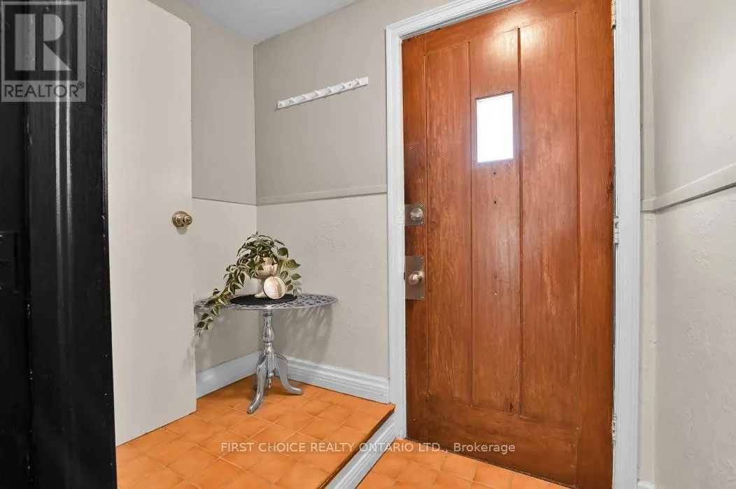 9 HURON AVENUE