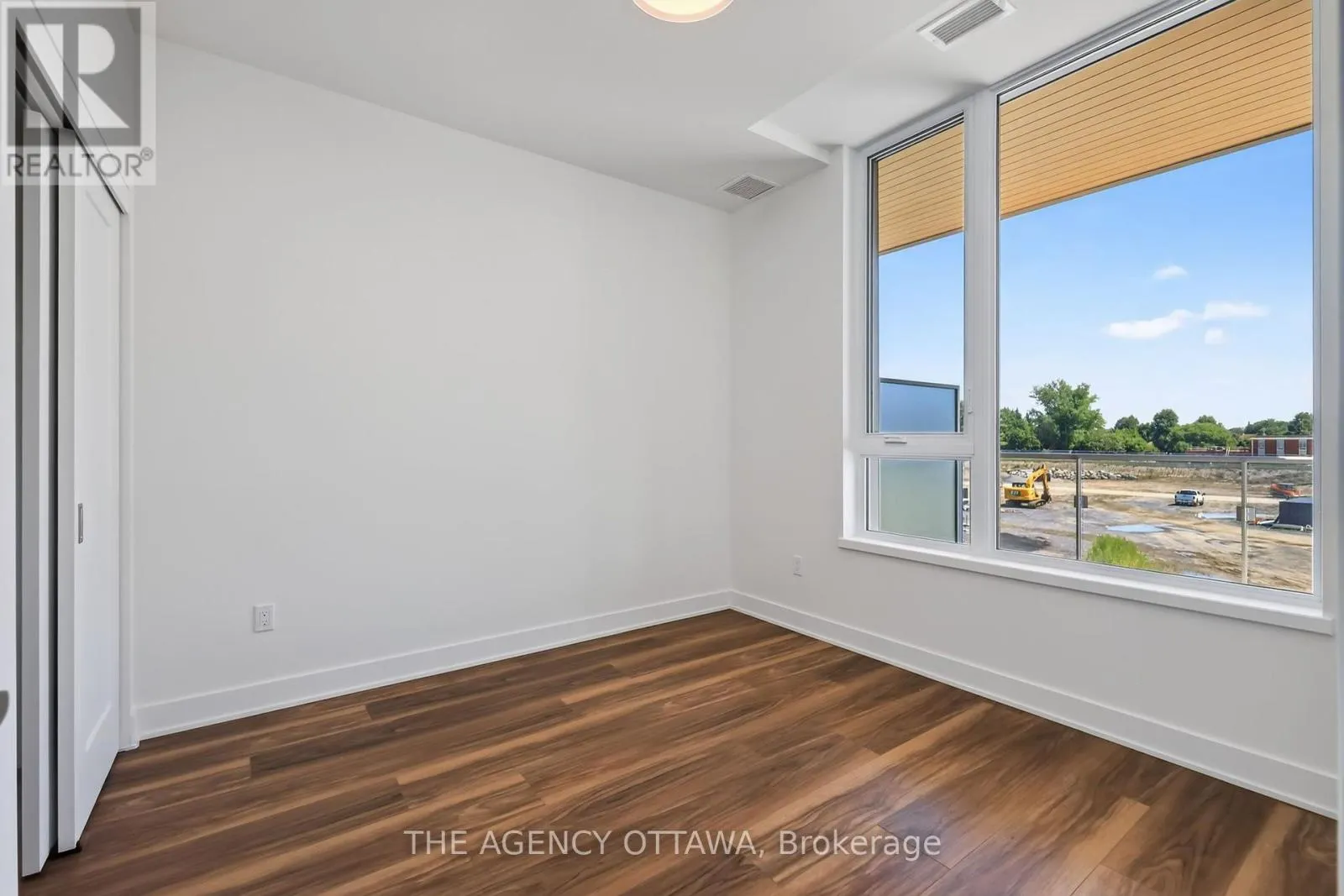 302 - 3085 RIVERSIDE DRIVE