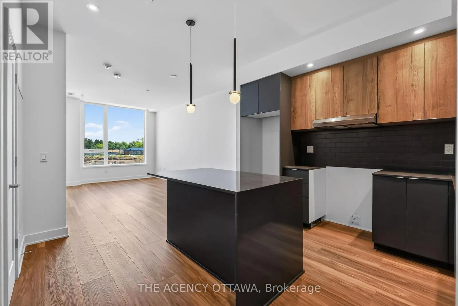 302 - 3085 RIVERSIDE DRIVE