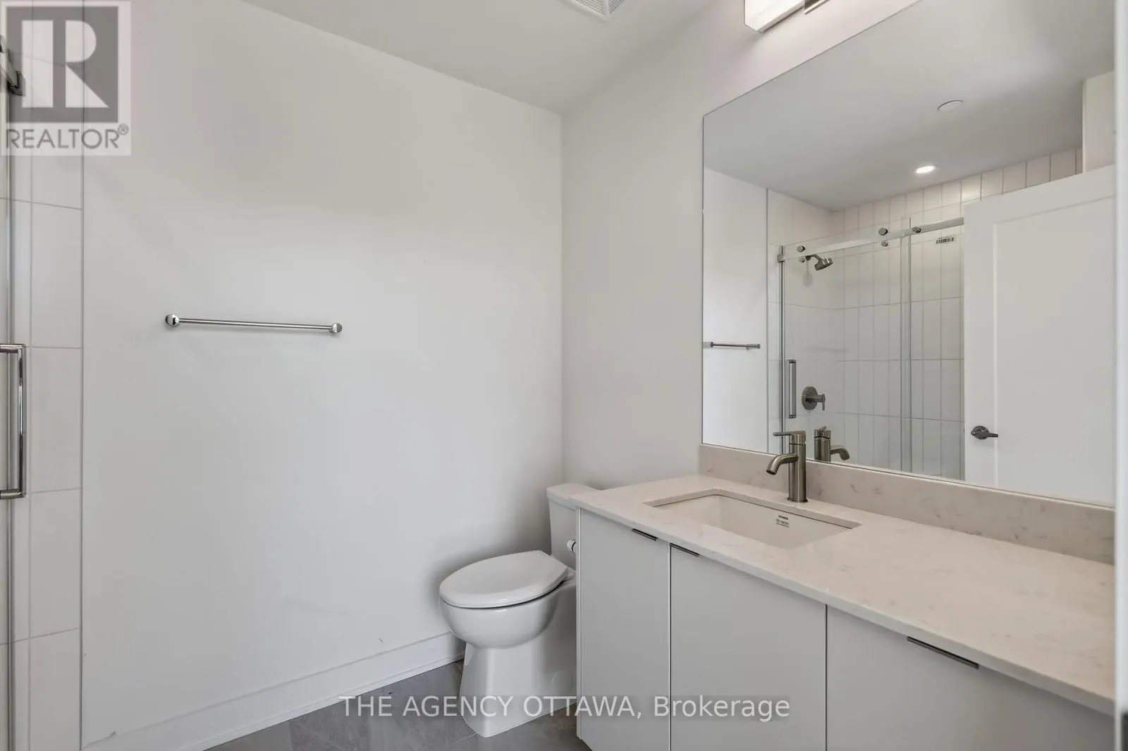 303 - 3085 RIVERSIDE DRIVE