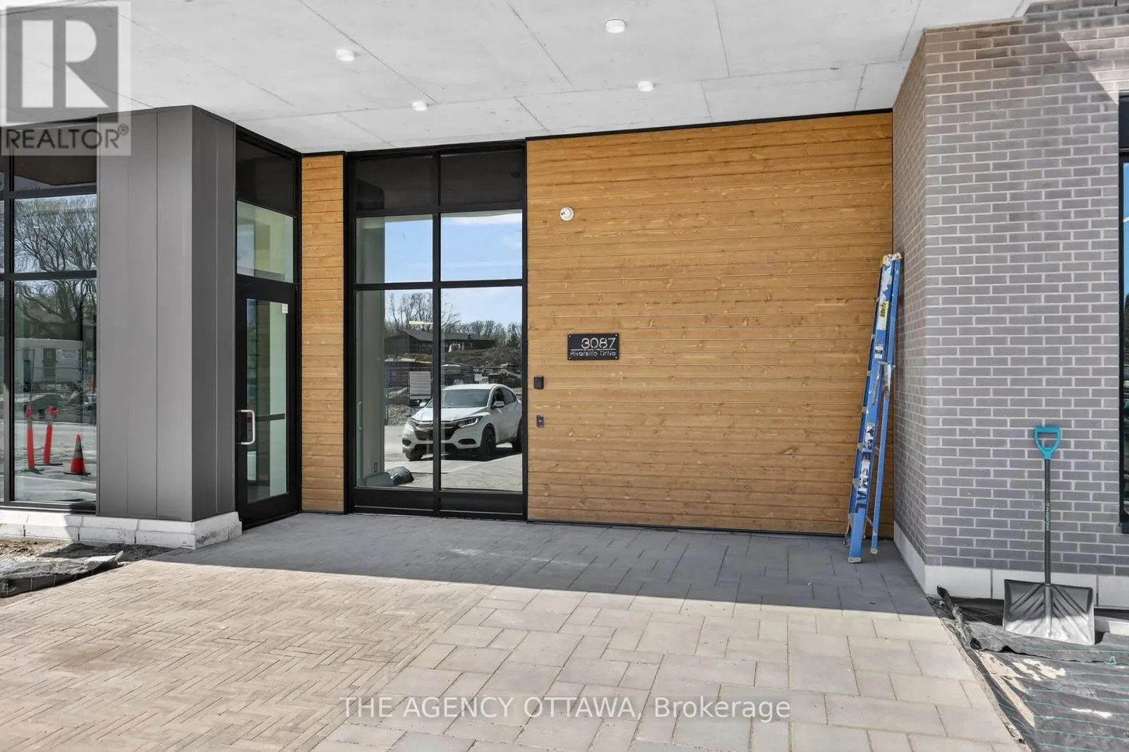 303 - 3085 RIVERSIDE DRIVE