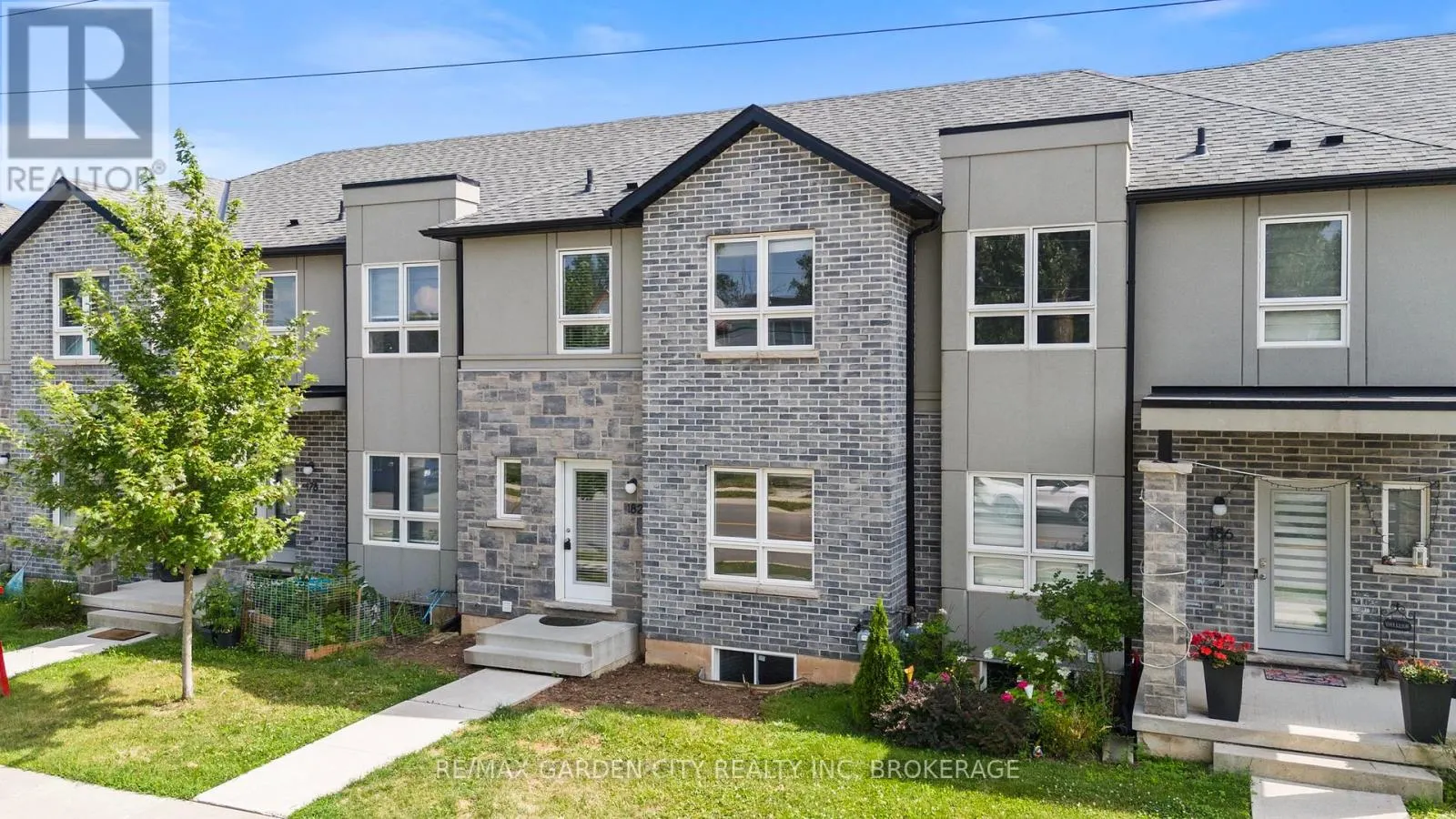 8 - 182 BROADWAY LANE #8