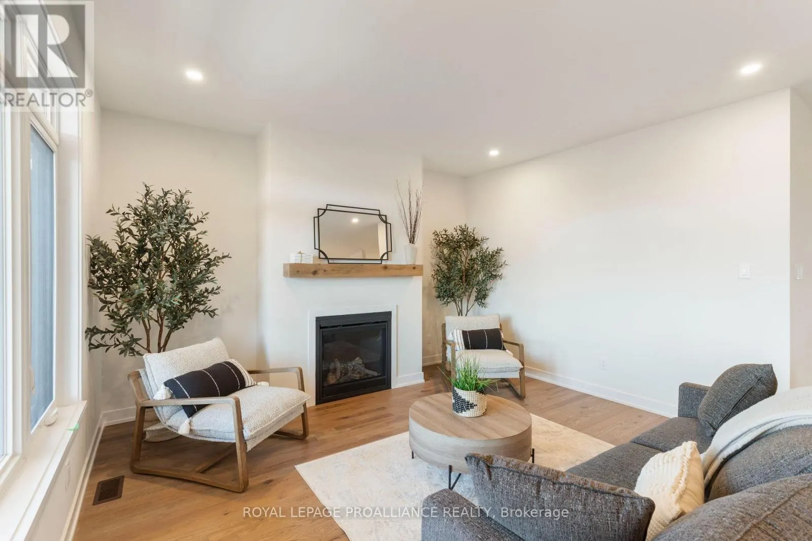 1086 MOORE STREET