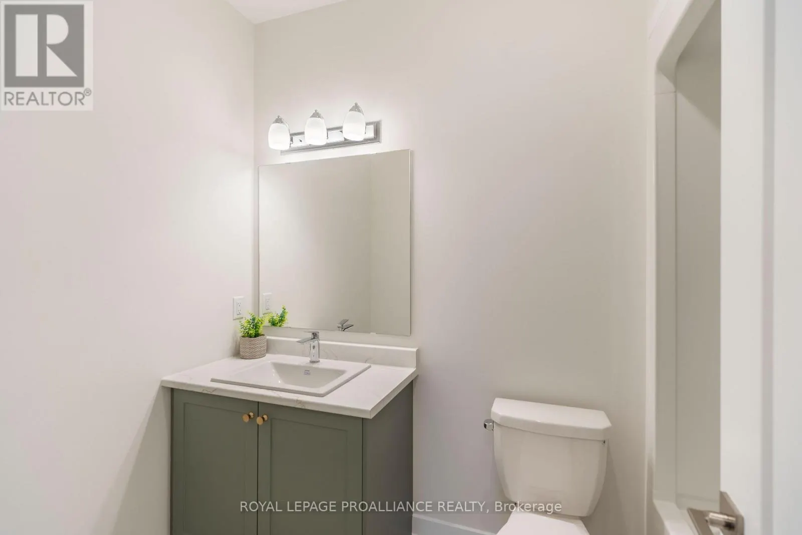 1086 MOORE STREET