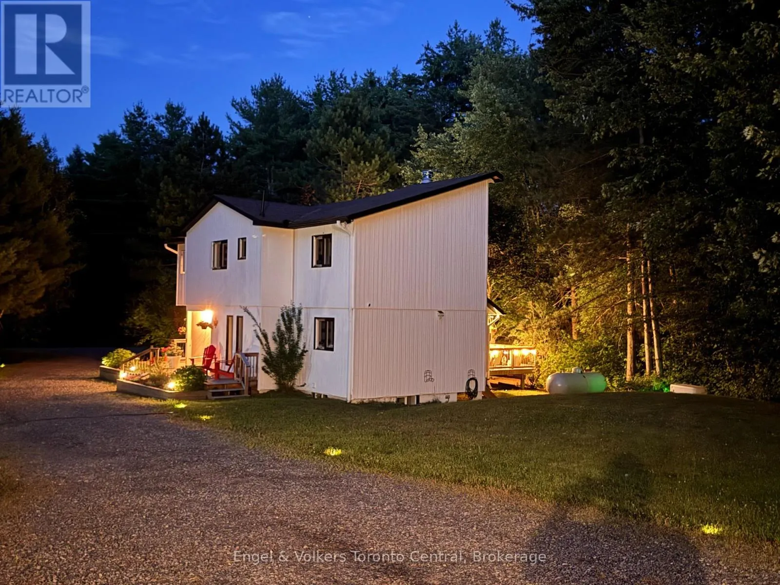 8 BARTLETT DRIVE