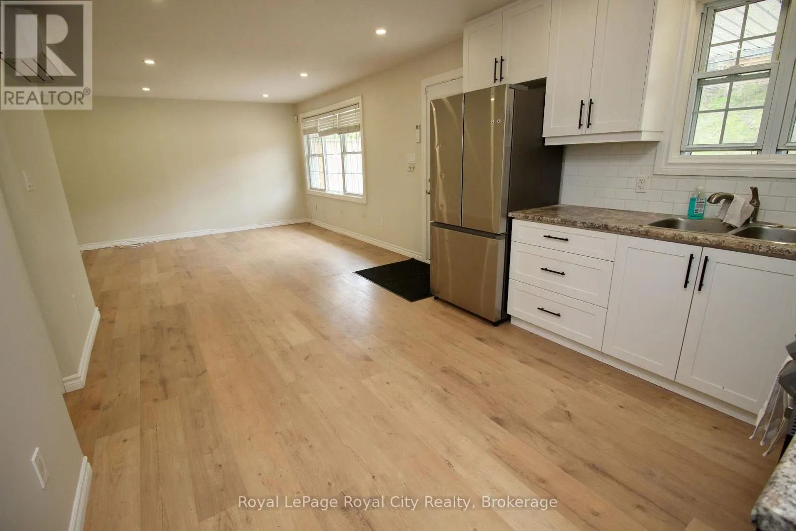 405 MAIN STREET S