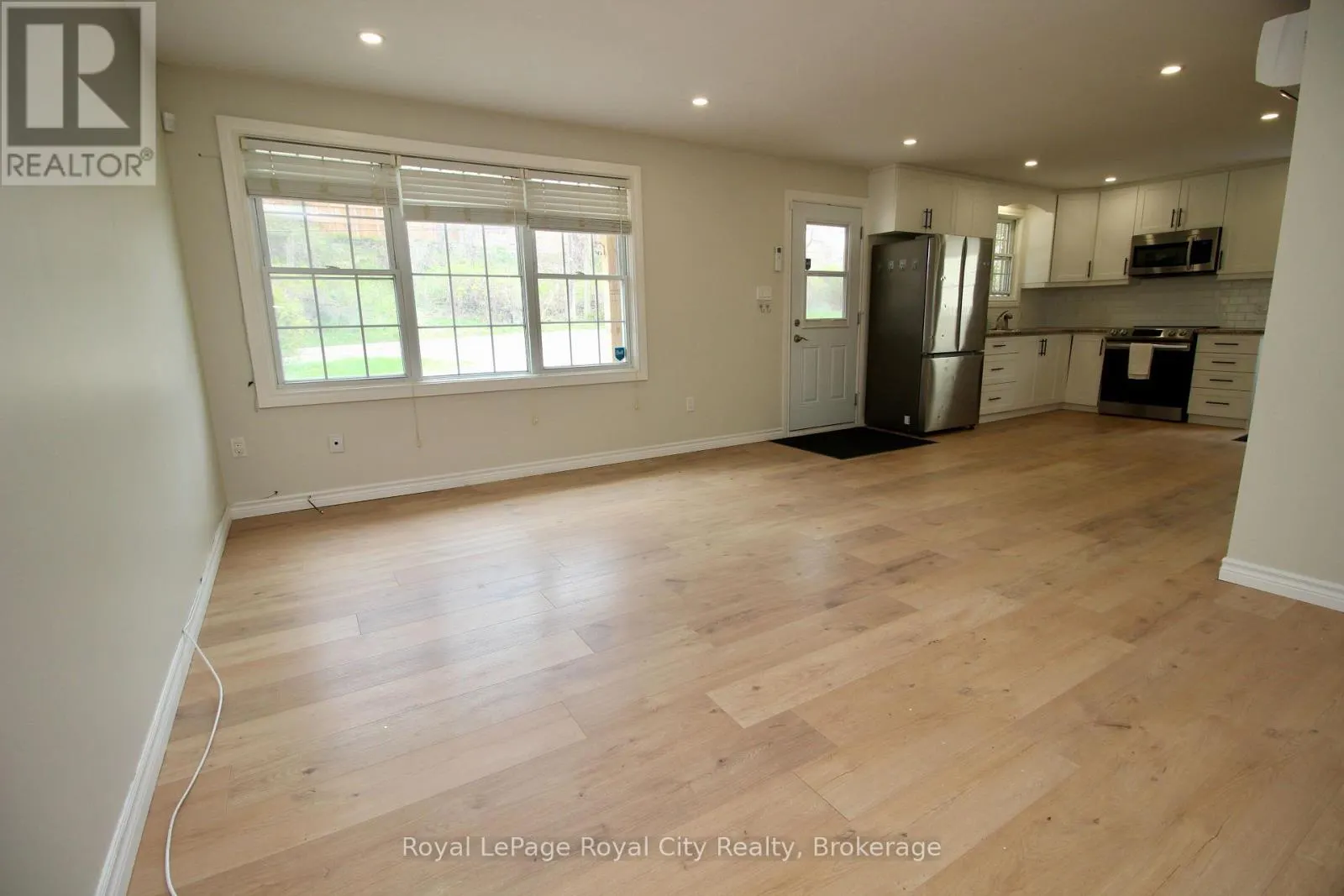 405 MAIN STREET S