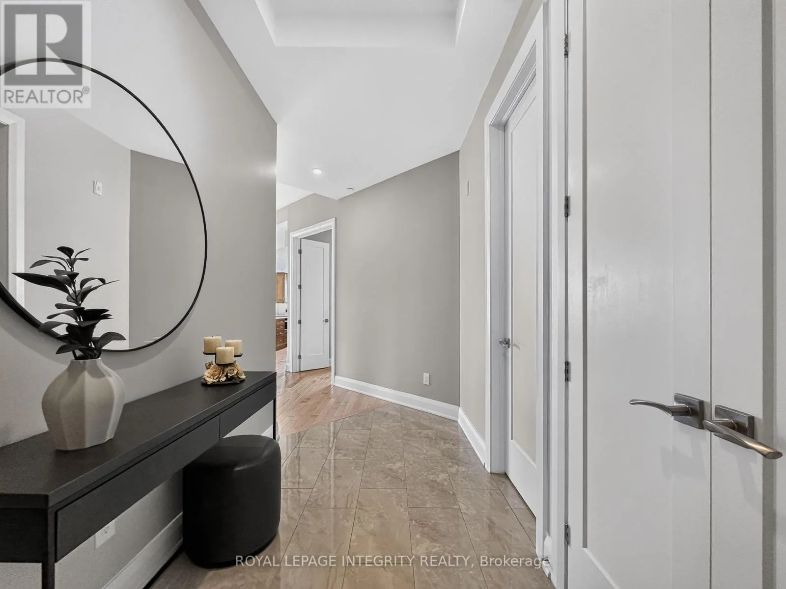 303 - 100 CORTILE PRIVATE