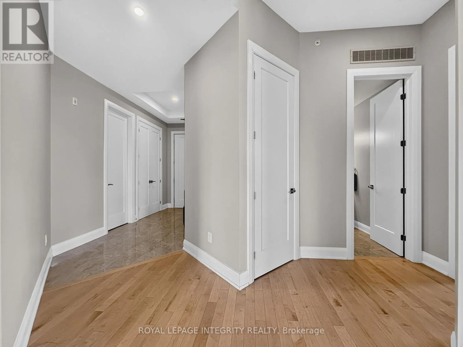 303 - 100 CORTILE PRIVATE