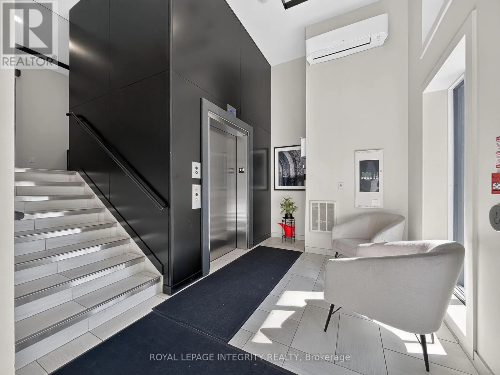 303 - 100 CORTILE PRIVATE