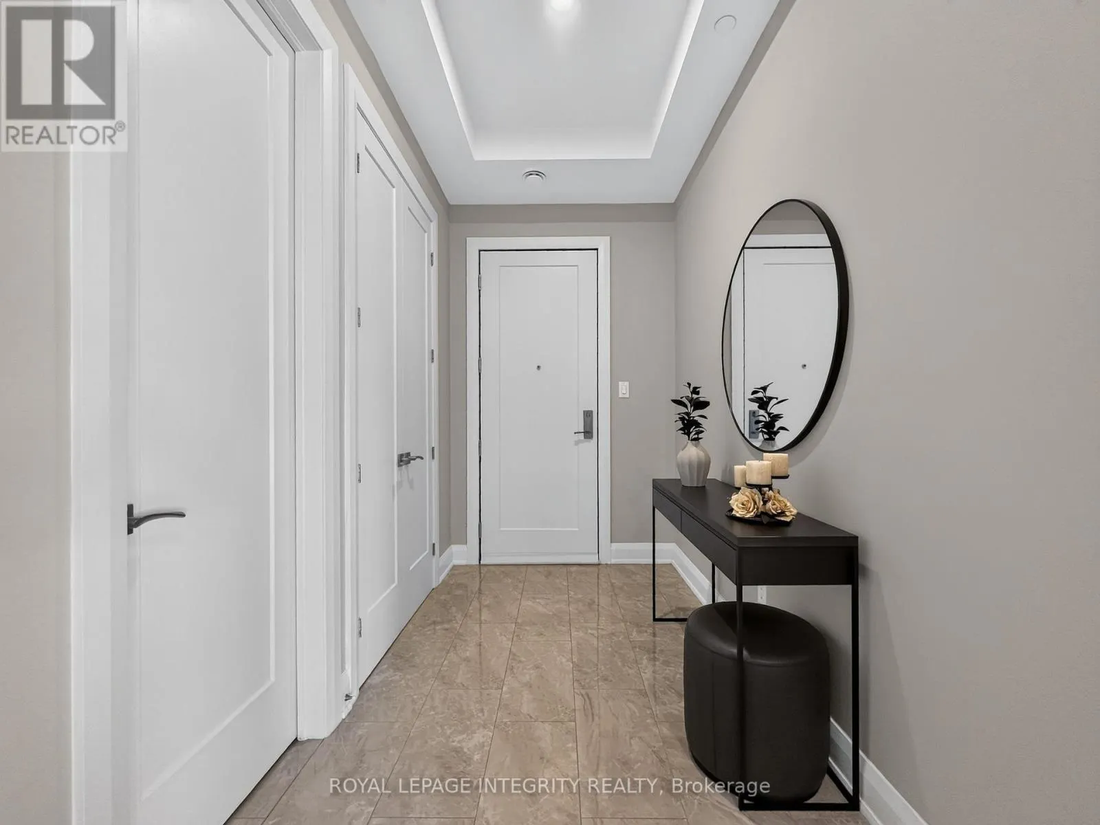 303 - 100 CORTILE PRIVATE