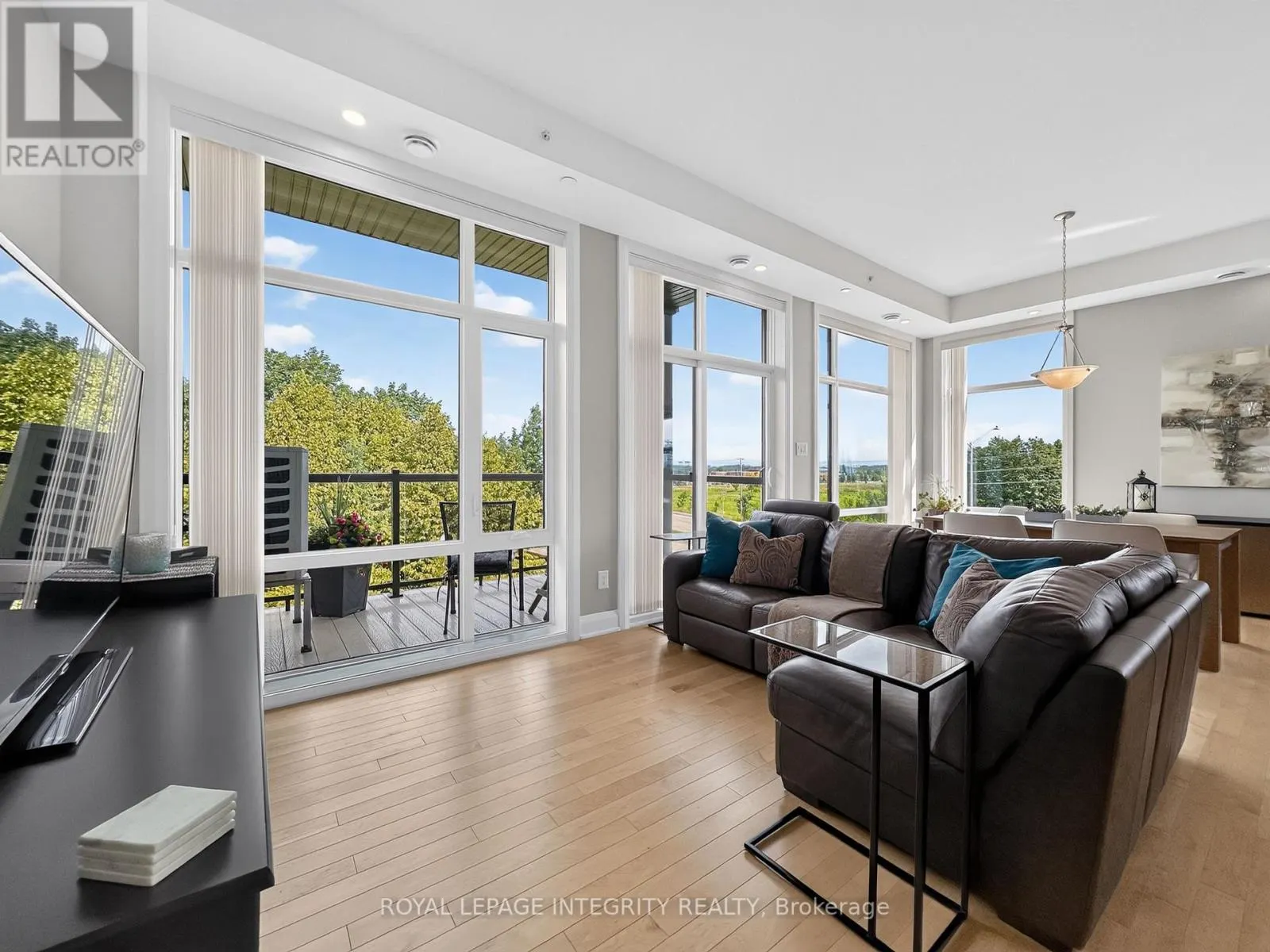 303 - 100 CORTILE PRIVATE