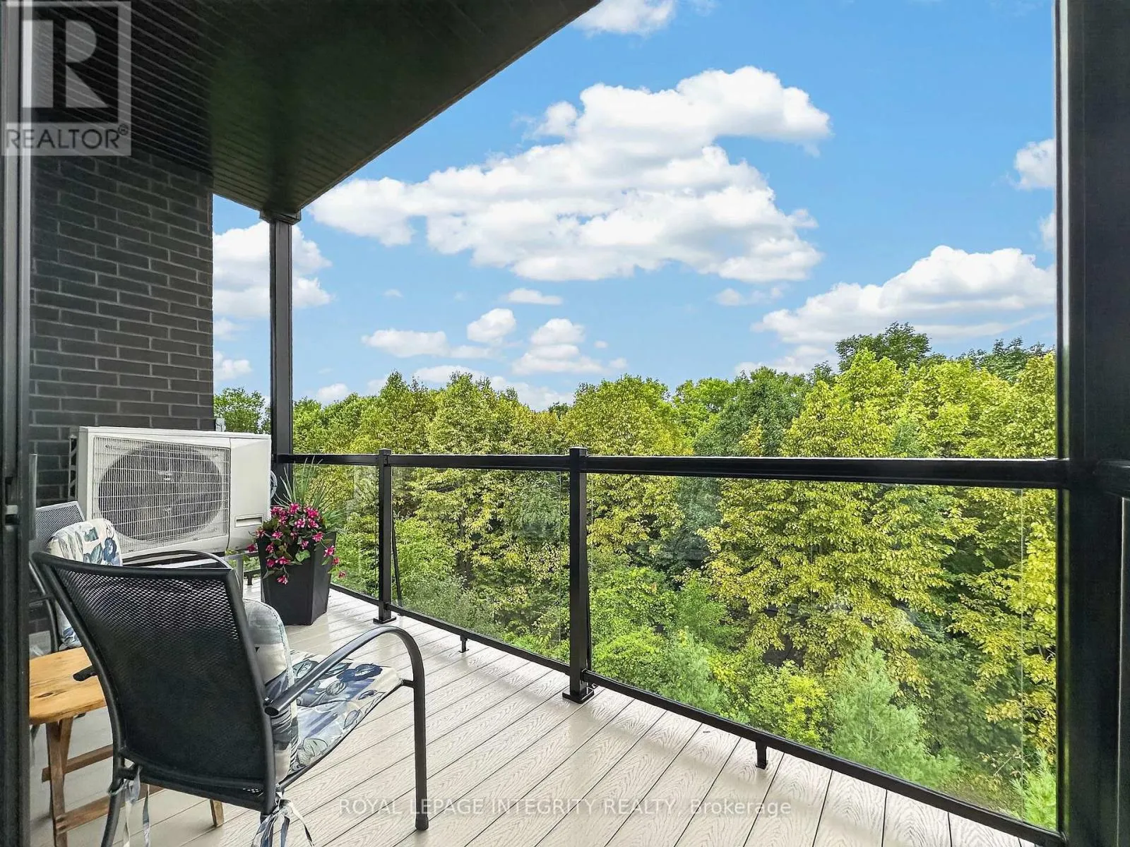 303 - 100 CORTILE PRIVATE