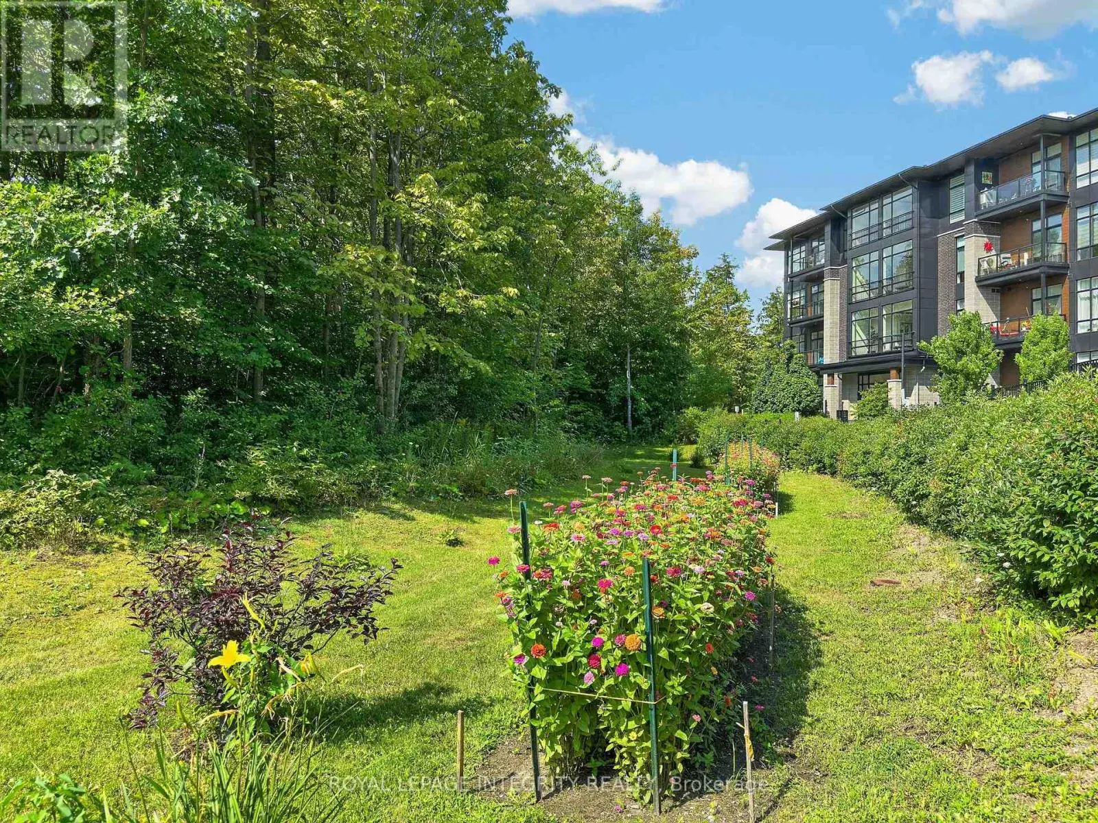 303 - 100 CORTILE PRIVATE