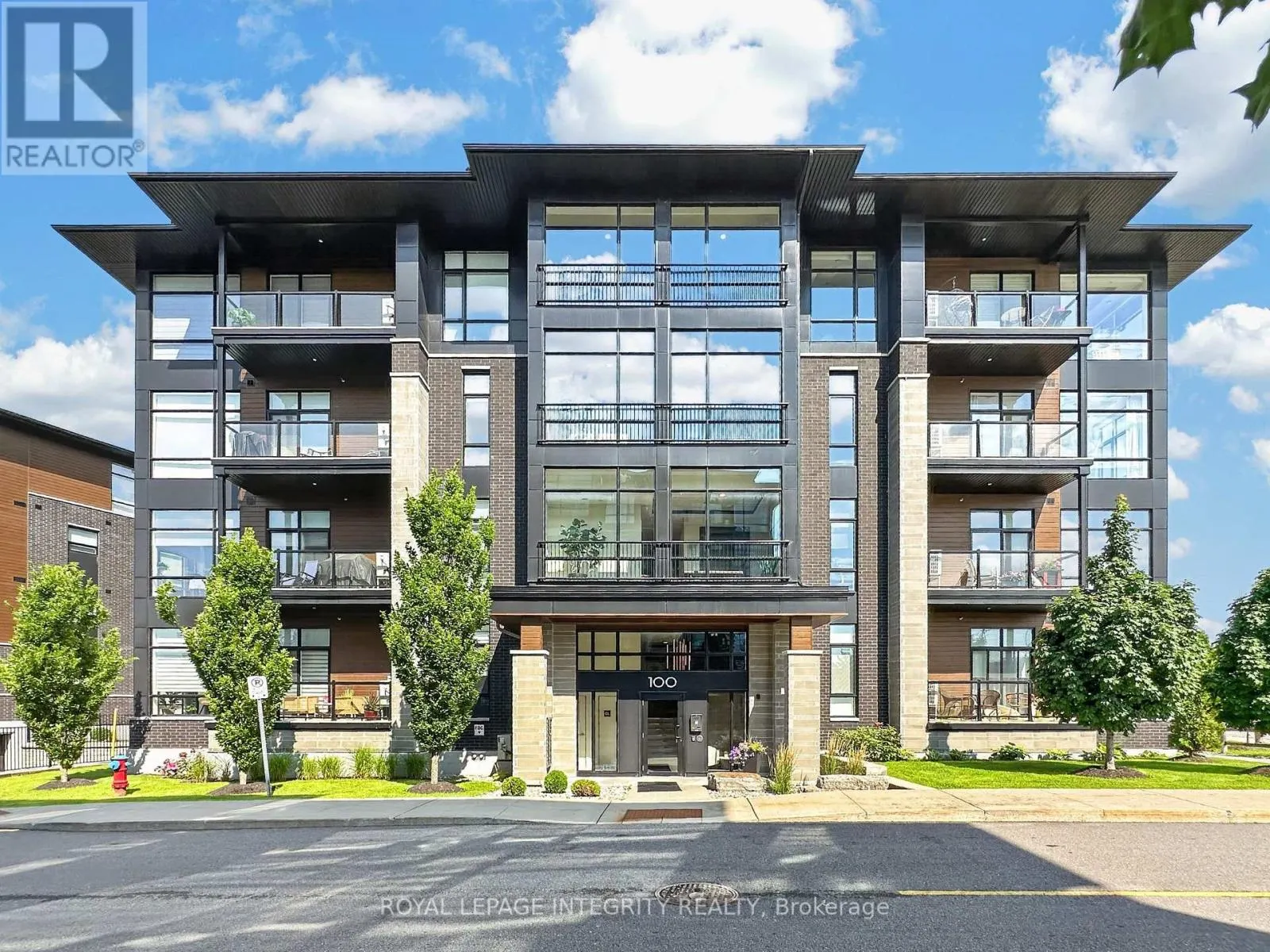 303 - 100 CORTILE PRIVATE