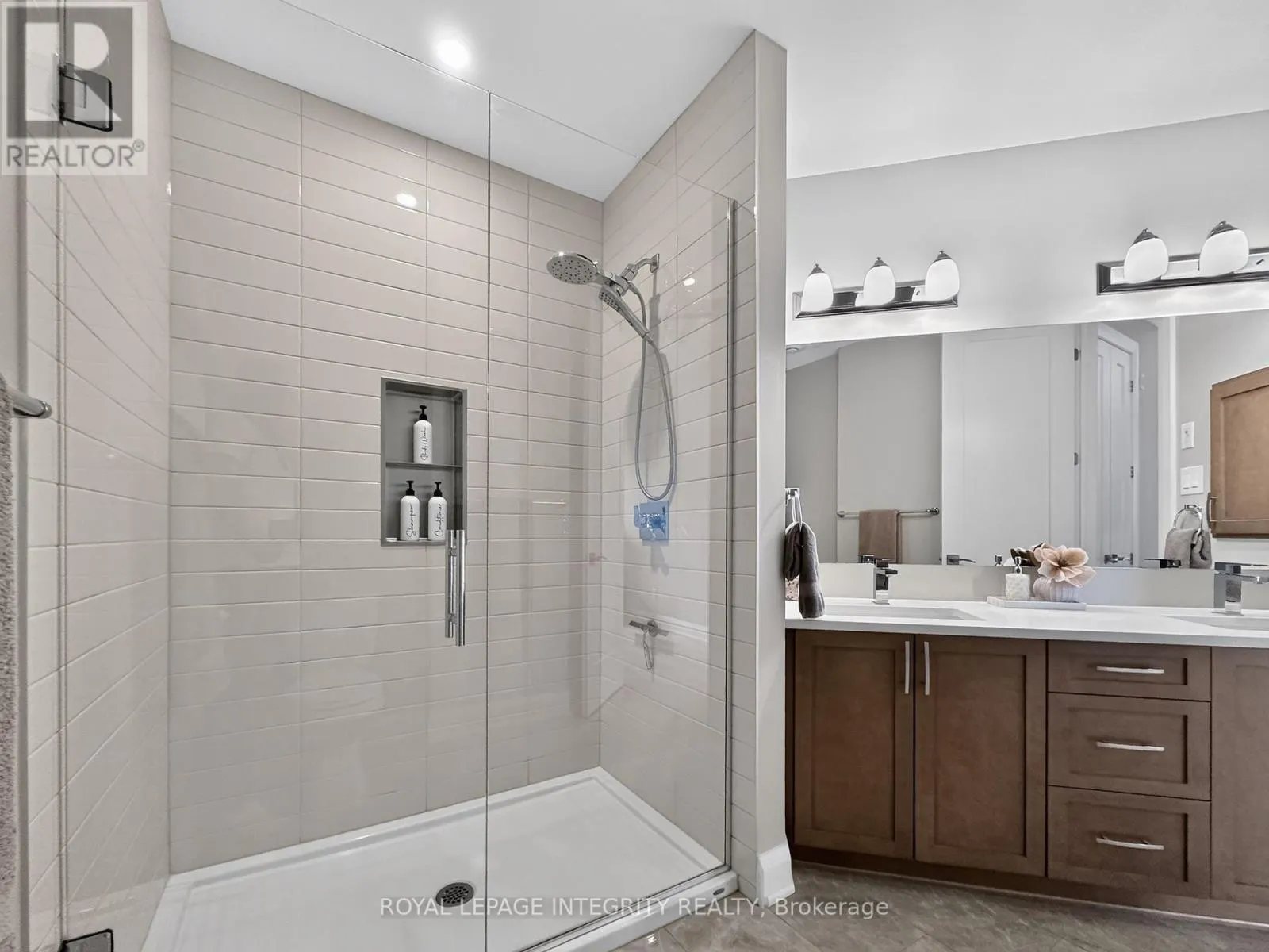 303 - 100 CORTILE PRIVATE