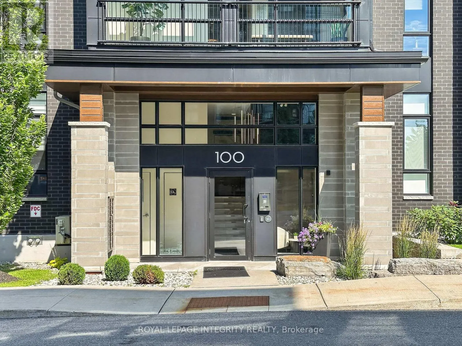 303 - 100 CORTILE PRIVATE