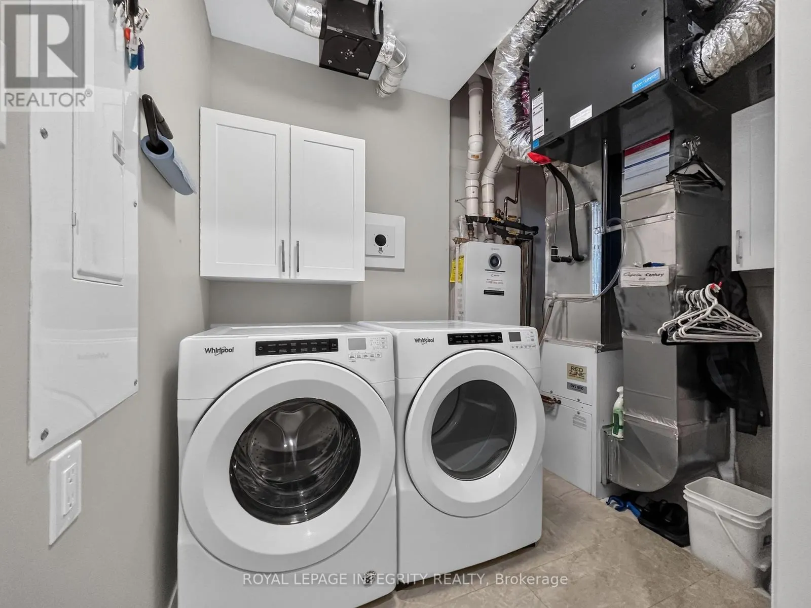 303 - 100 CORTILE PRIVATE