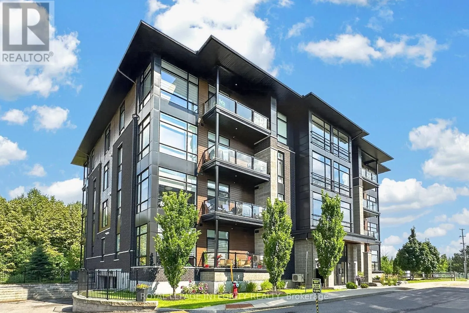 303 - 100 CORTILE PRIVATE