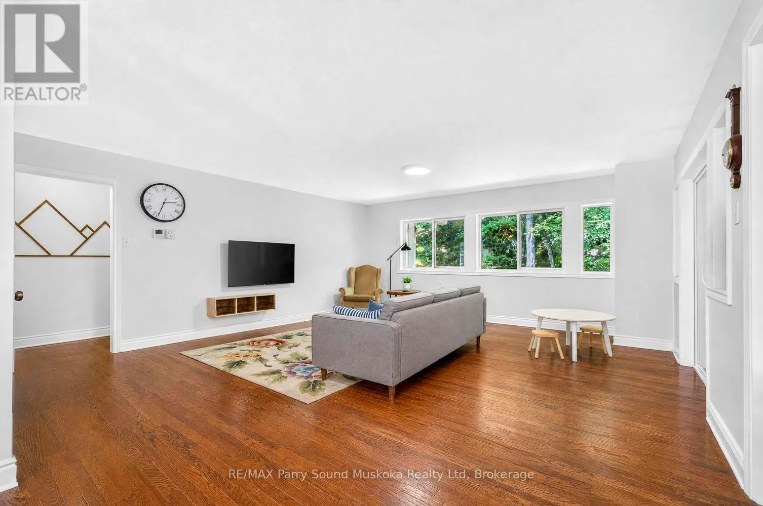 8 MOUNTAIN BASIN DRIVE