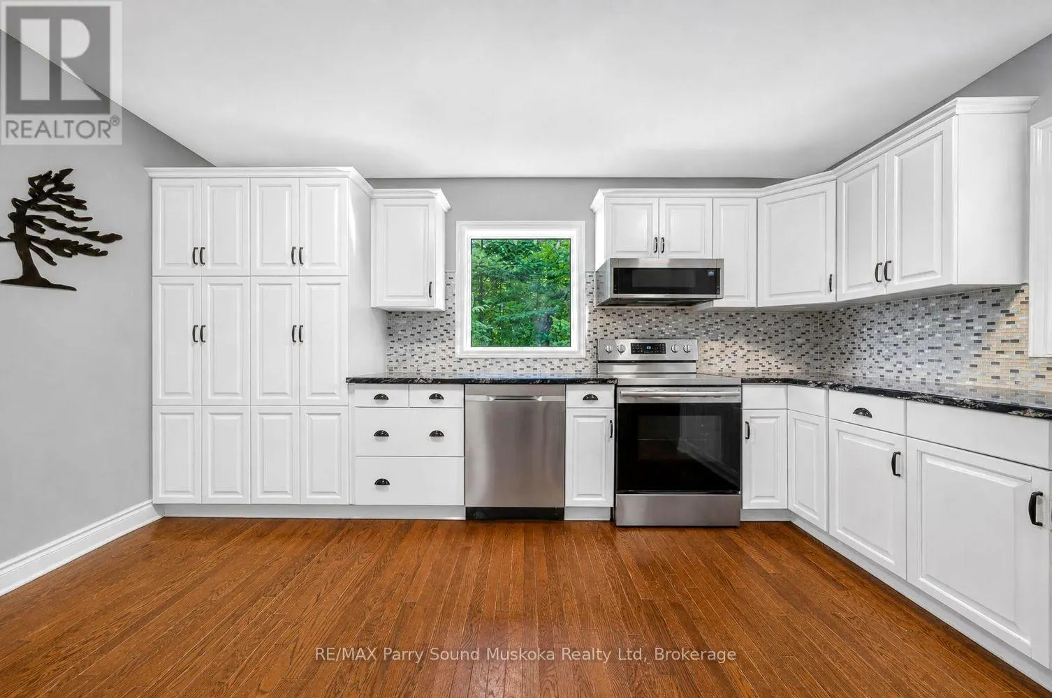 8 MOUNTAIN BASIN DRIVE