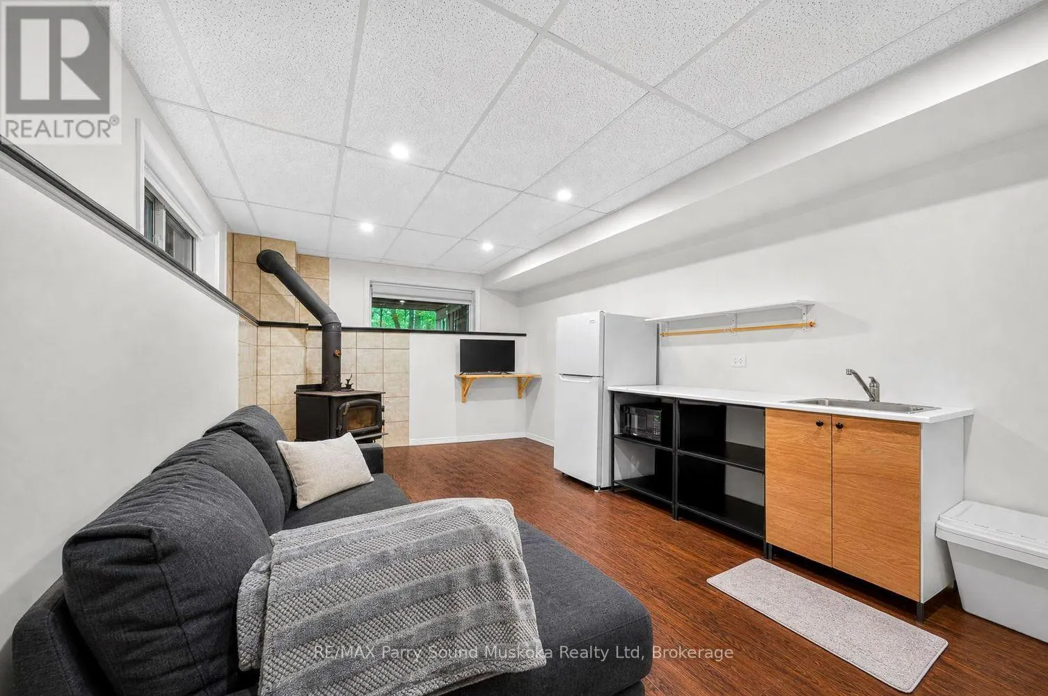 8 MOUNTAIN BASIN DRIVE