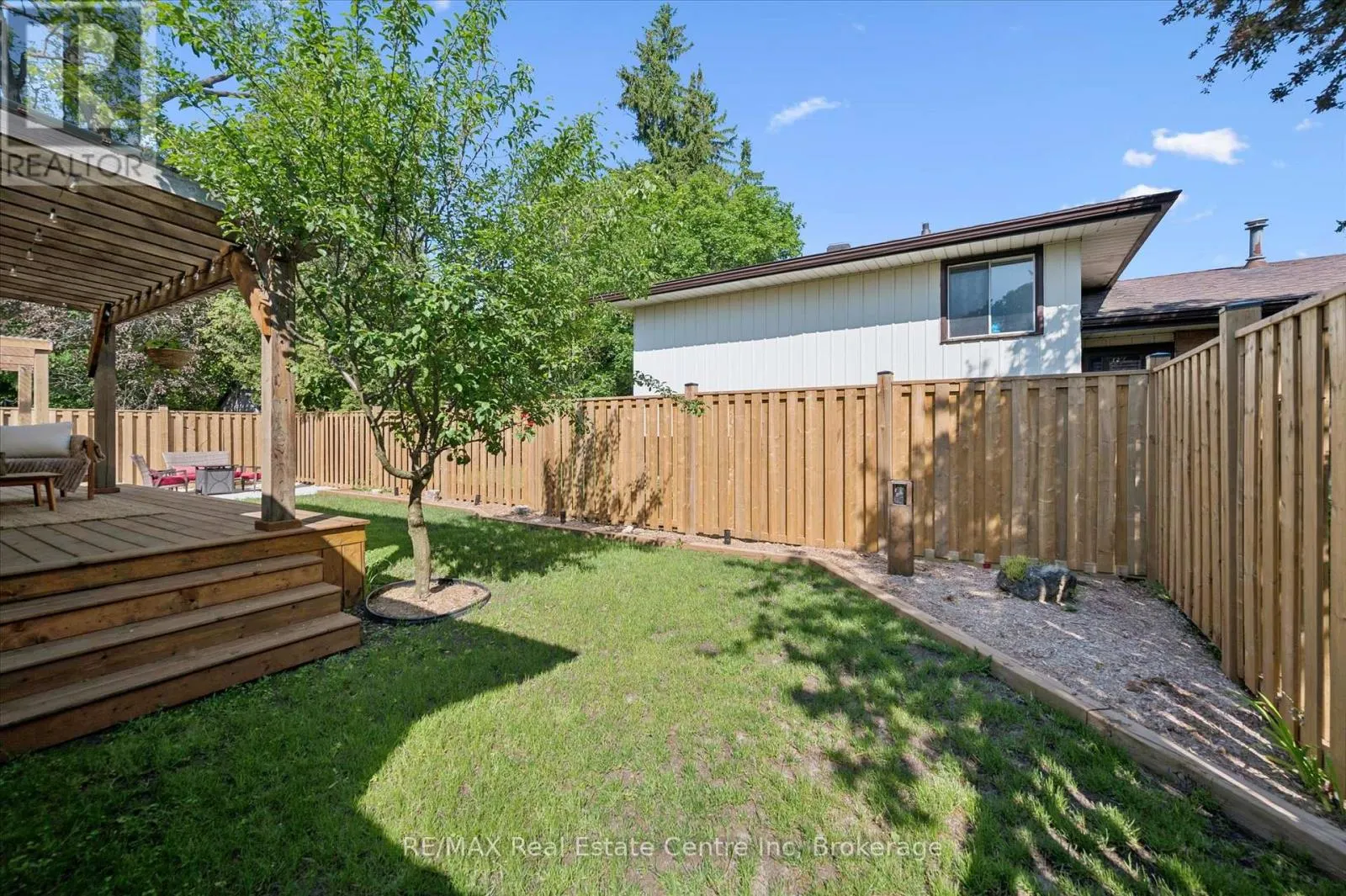 289 GARAFRAXA STREET E
